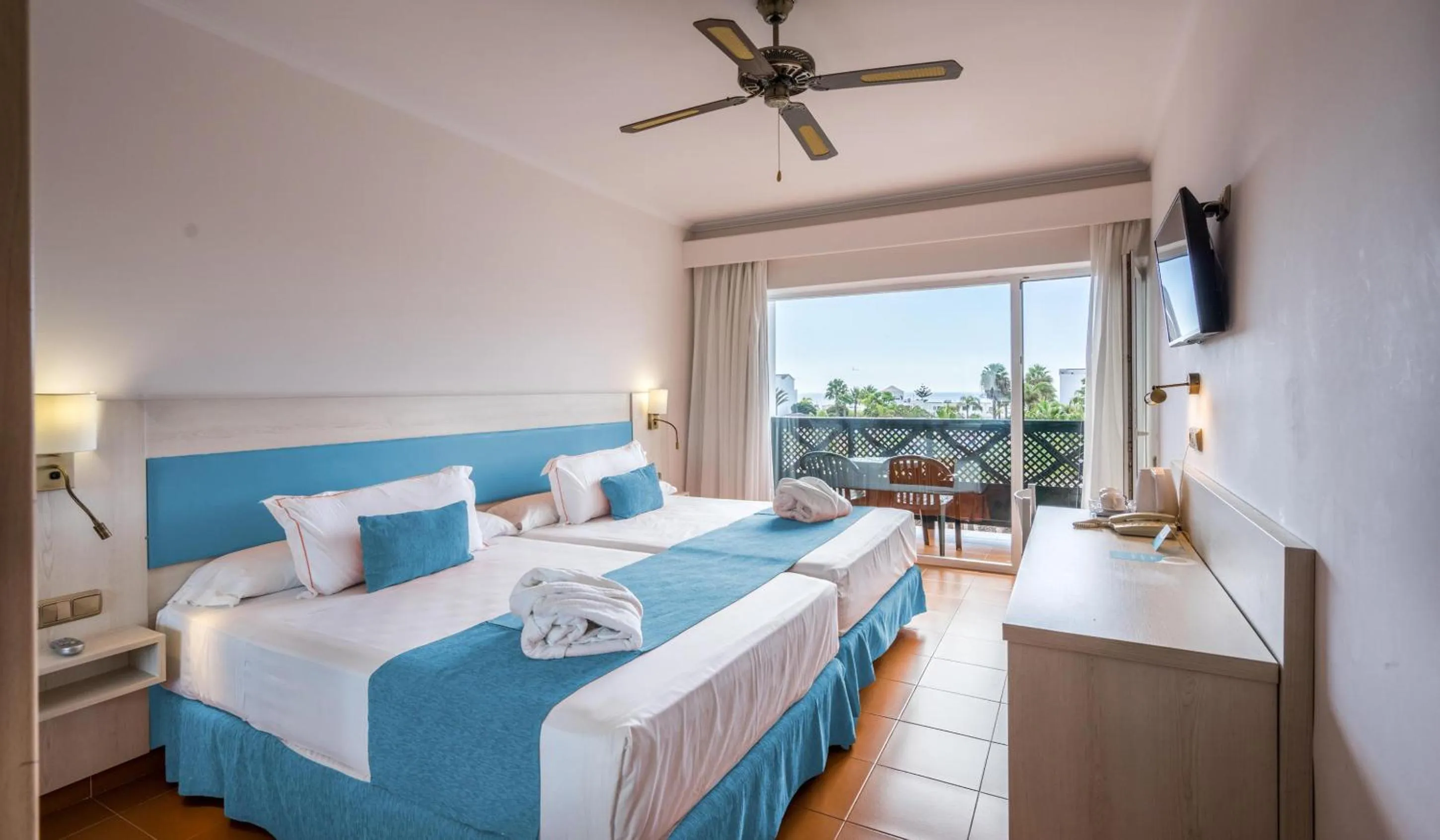 Photo of the whole room, Bed in BLUESEA Costa Bastian