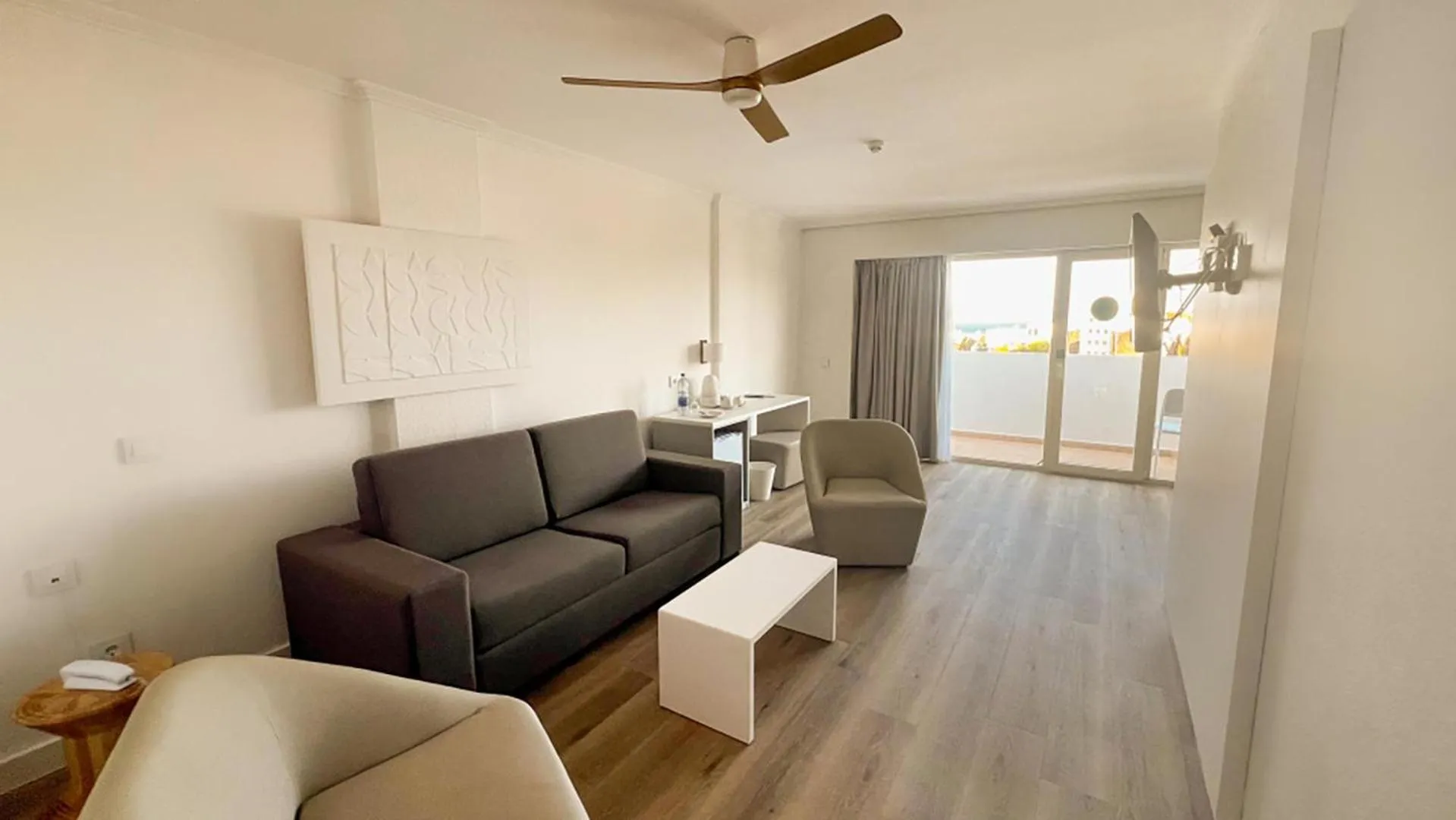 Photo of the whole room in BLUESEA Costa Bastian