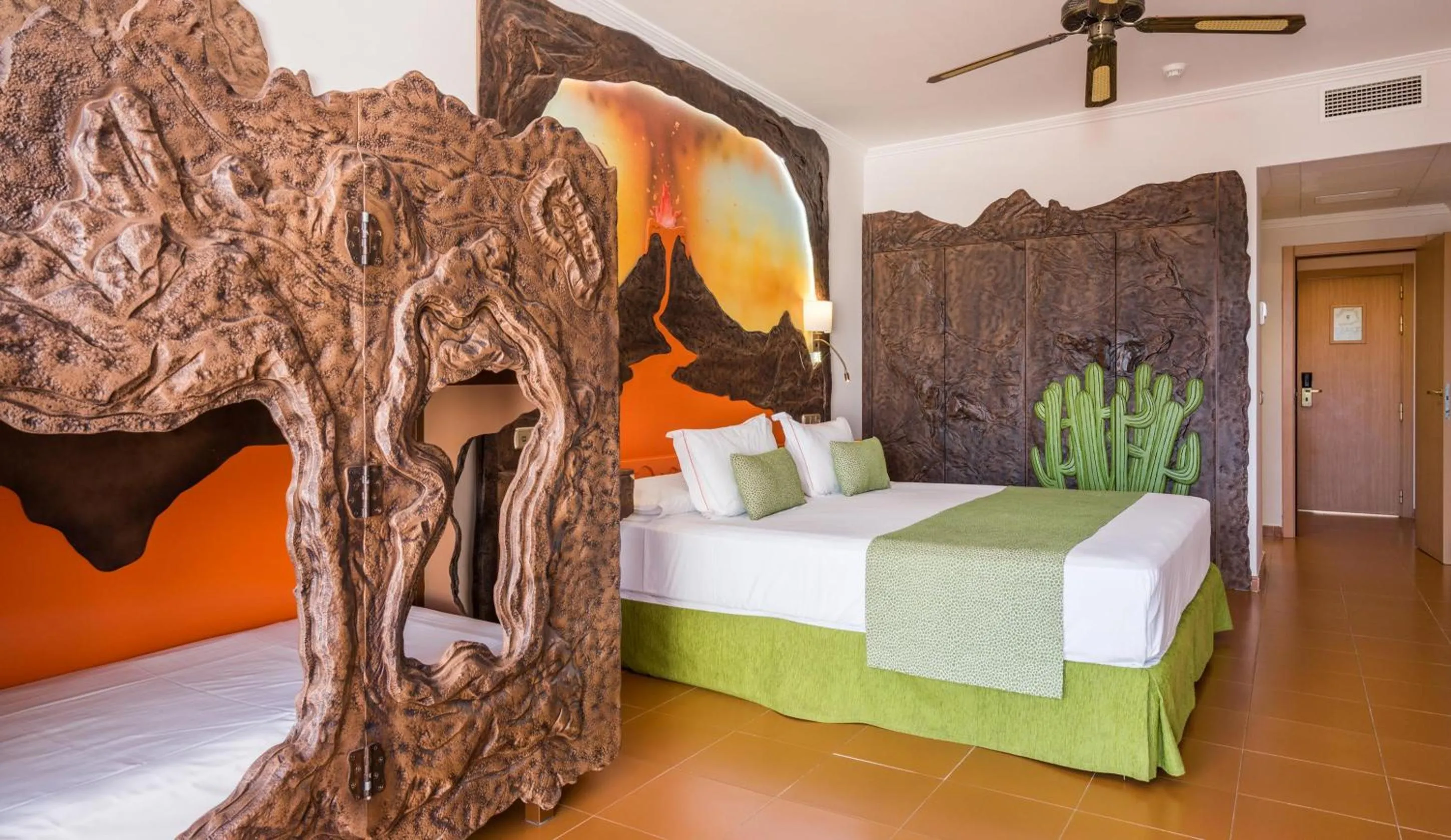 Photo of the whole room, Bed in BLUESEA Costa Bastian