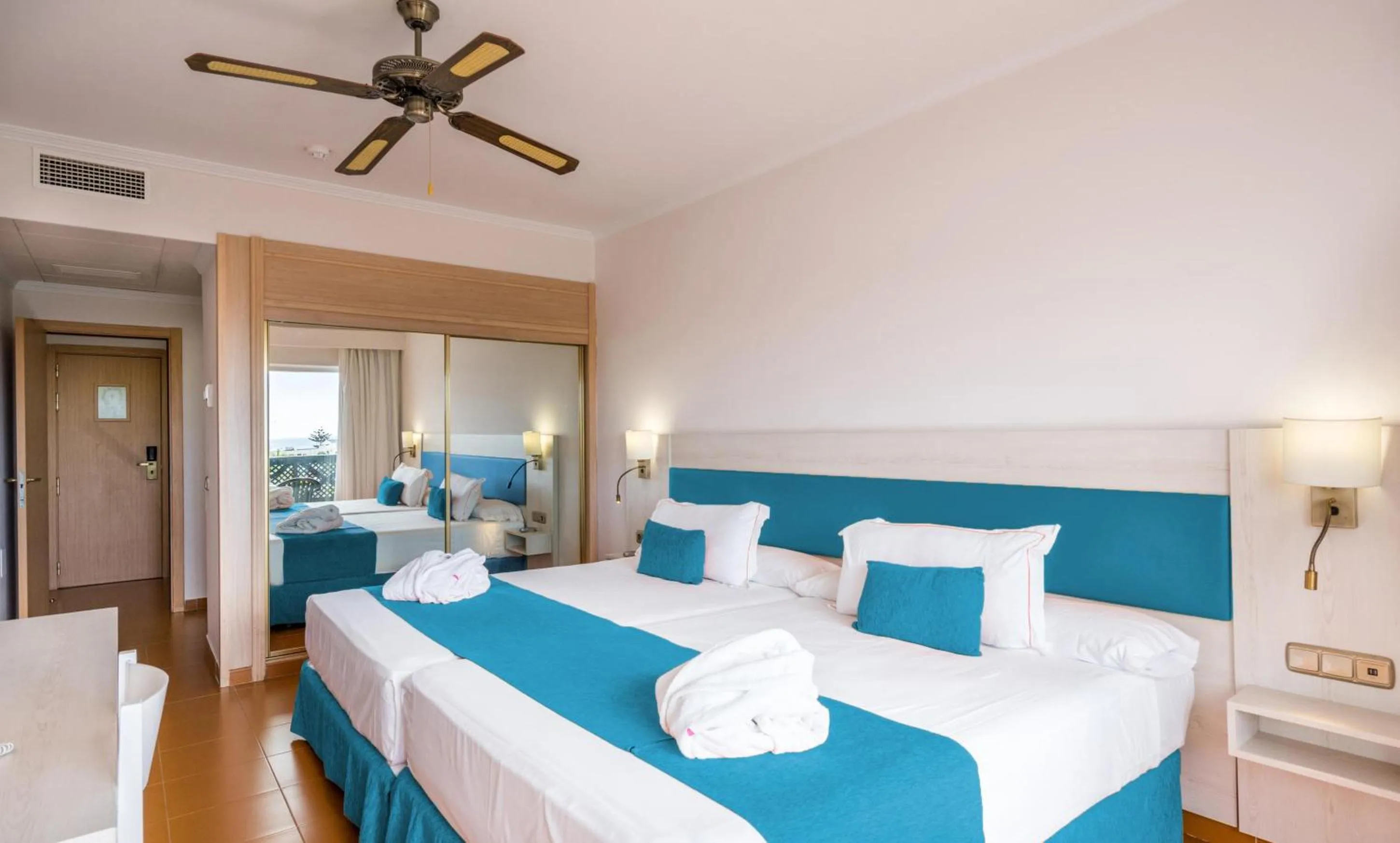 Photo of the whole room, Bed in BLUESEA Costa Bastian