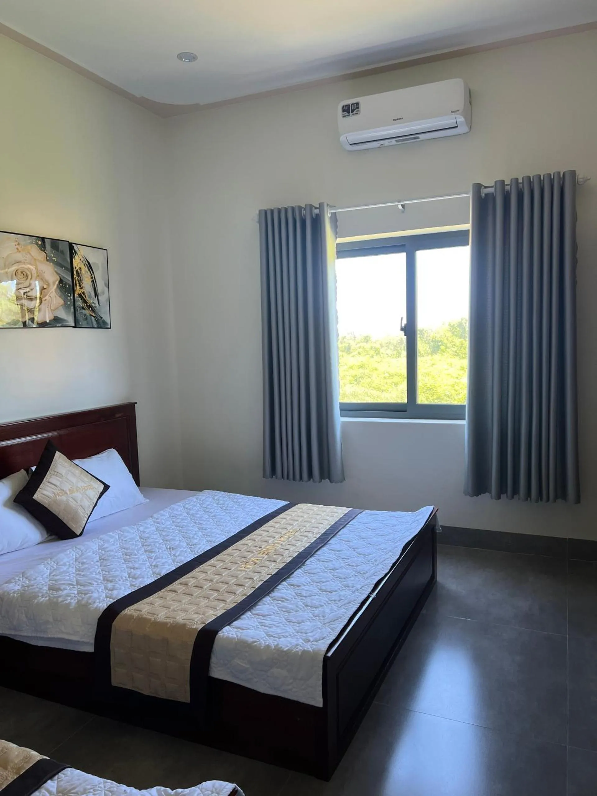 Bed in Hotel Hòa Bình