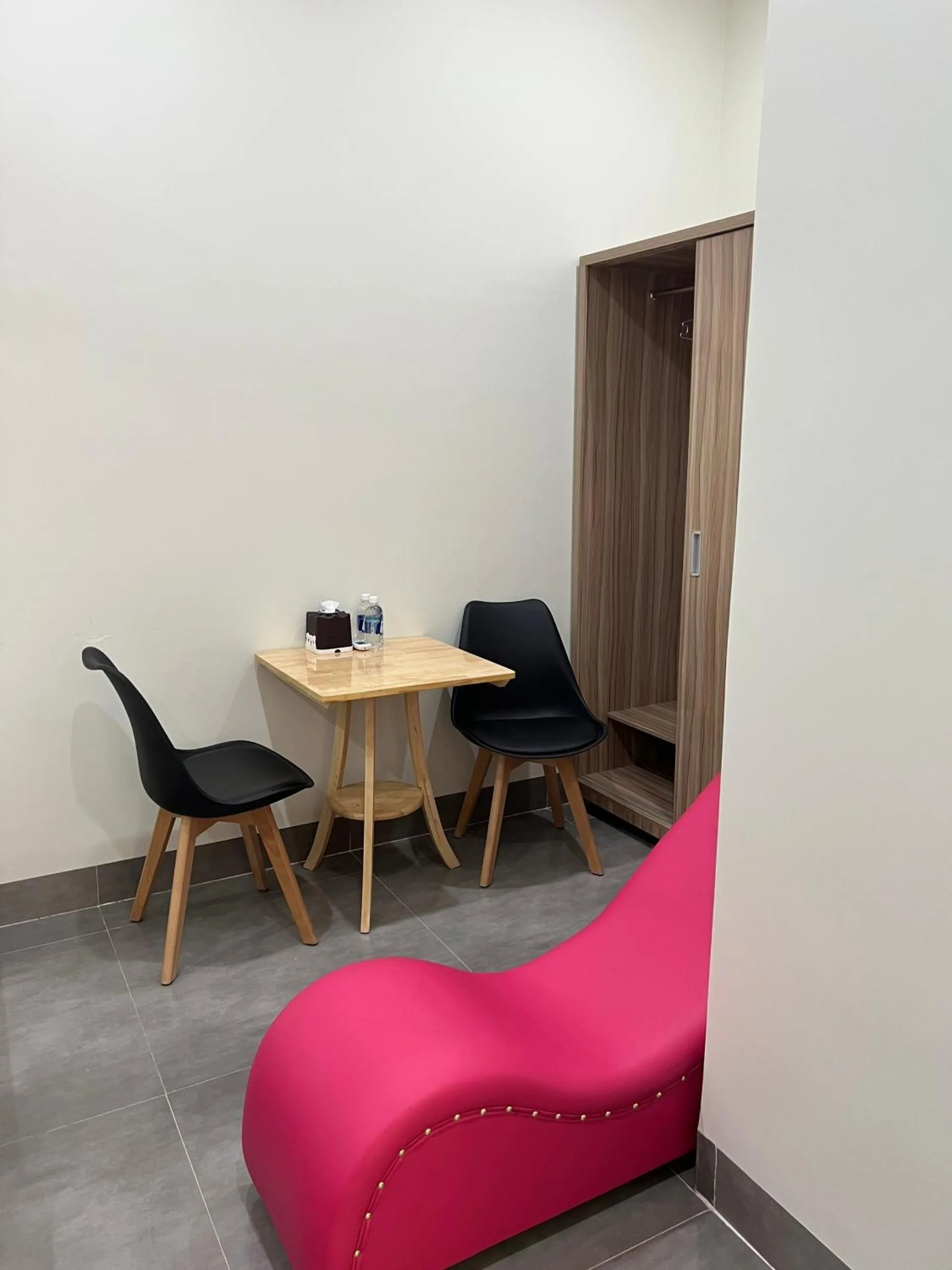 Seating area in Hotel Hòa Bình