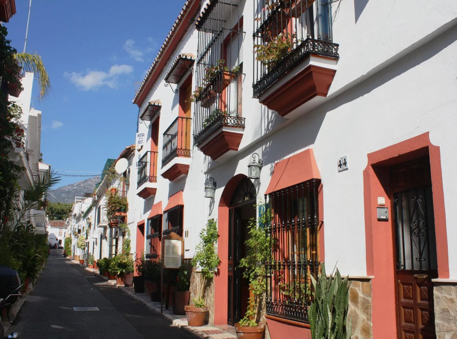 Property building in Hostal El Gallo