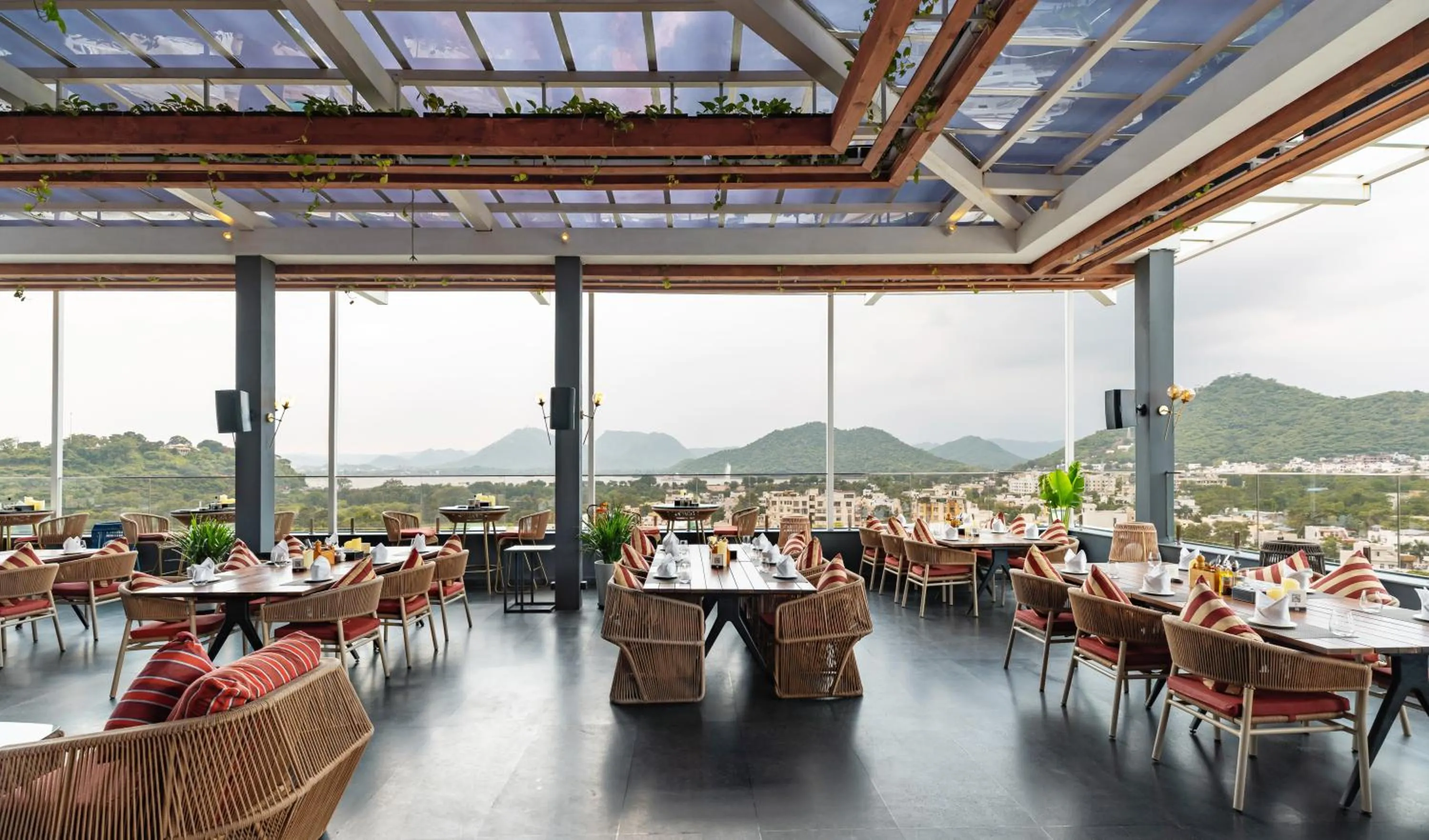 Restaurant/places to eat in Parallel Hotel Udaipur, a member of Radisson Individuals