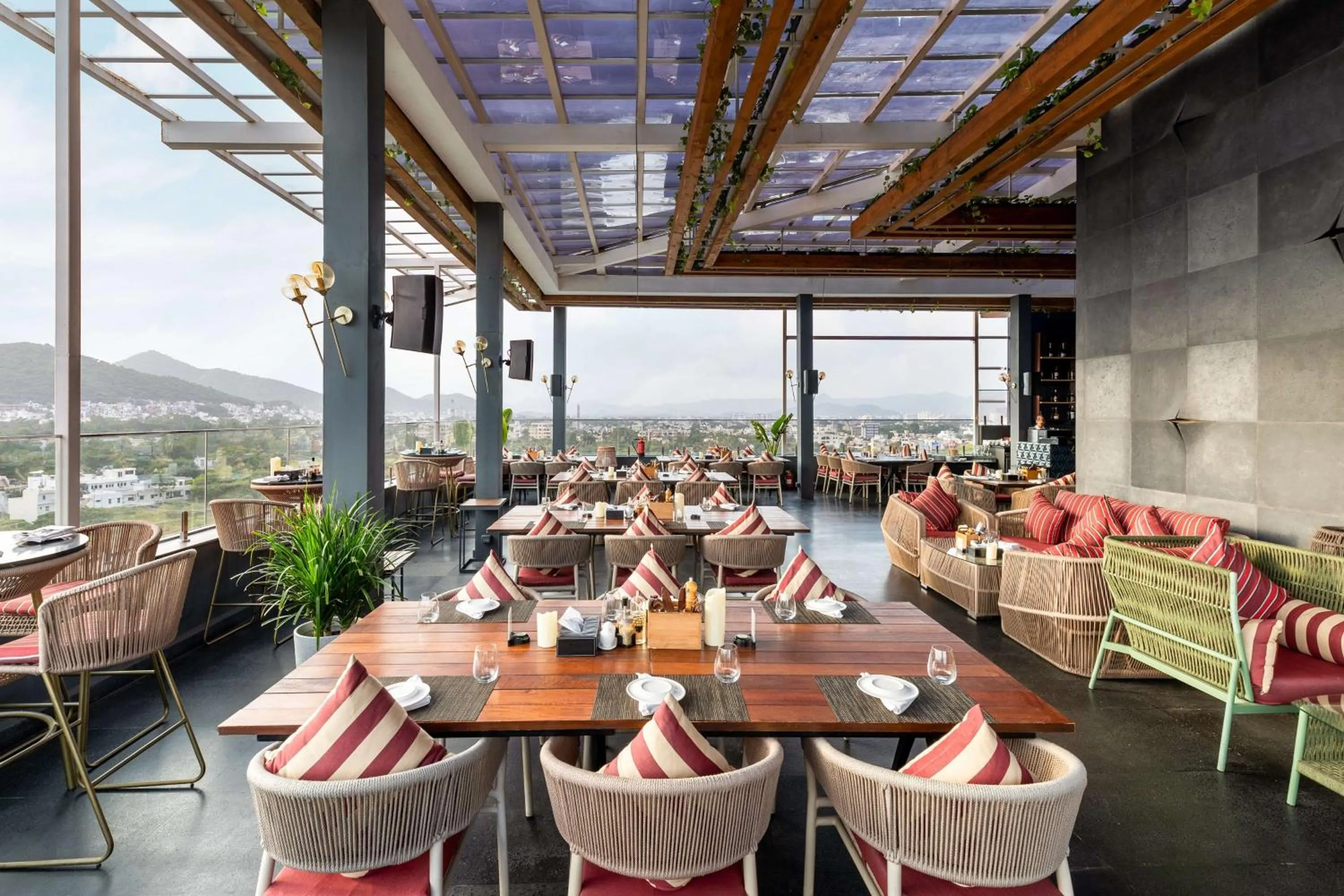 Restaurant/places to eat in Parallel Hotel Udaipur, a member of Radisson Individuals