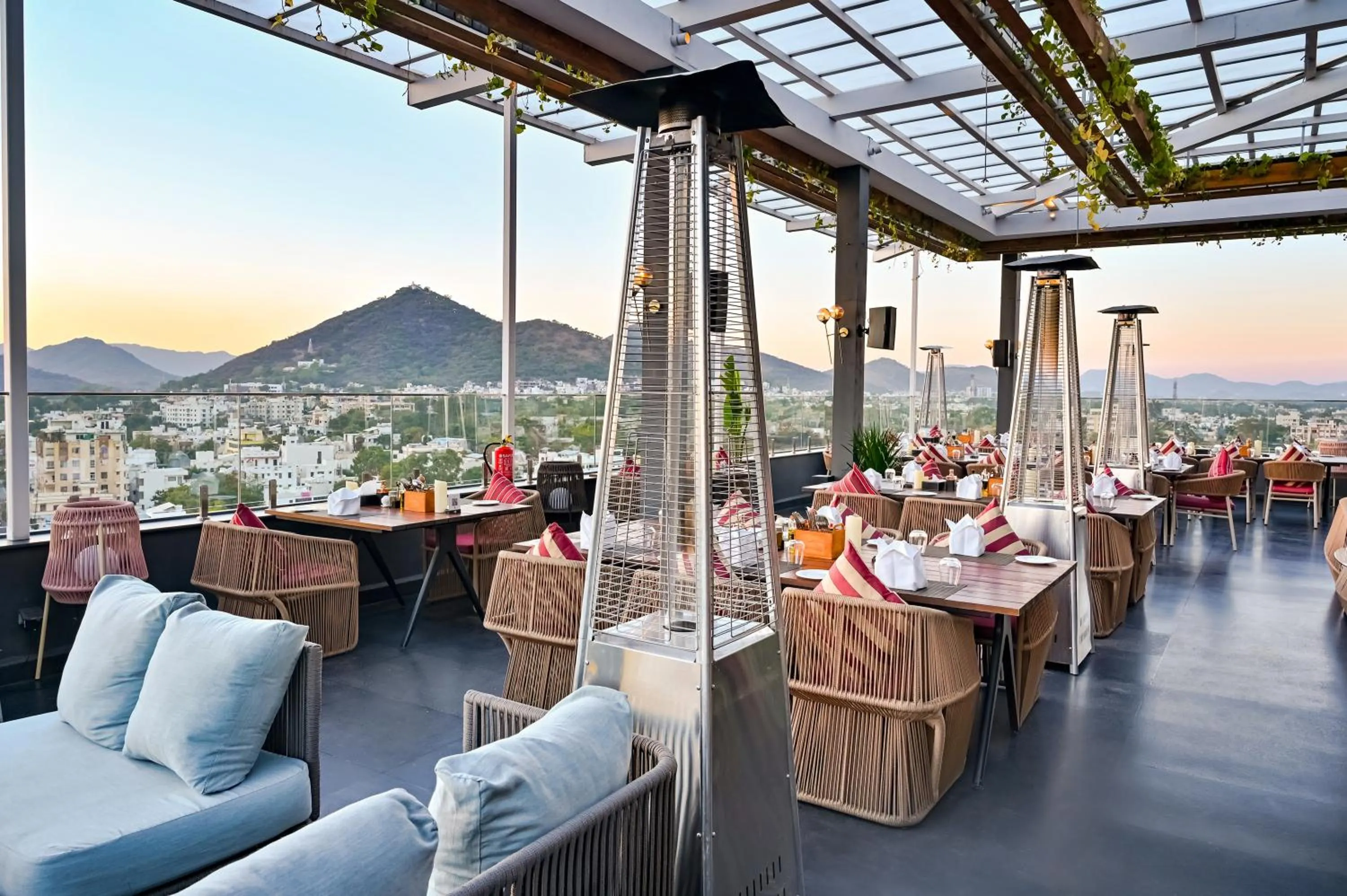 Restaurant/places to eat in Parallel Hotel Udaipur, a member of Radisson Individuals