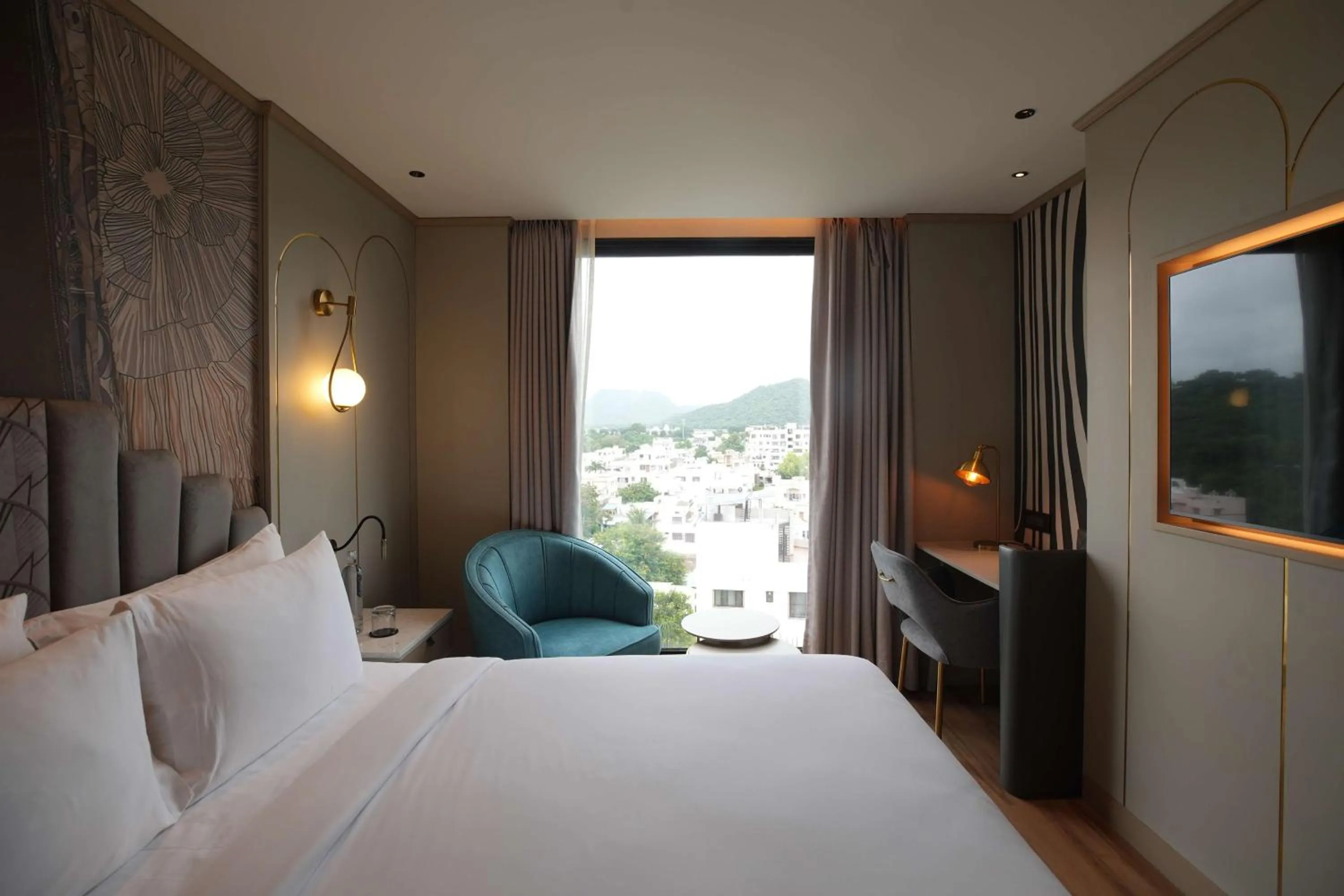 Photo of the whole room, Bed in Parallel Hotel Udaipur, a member of Radisson Individuals
