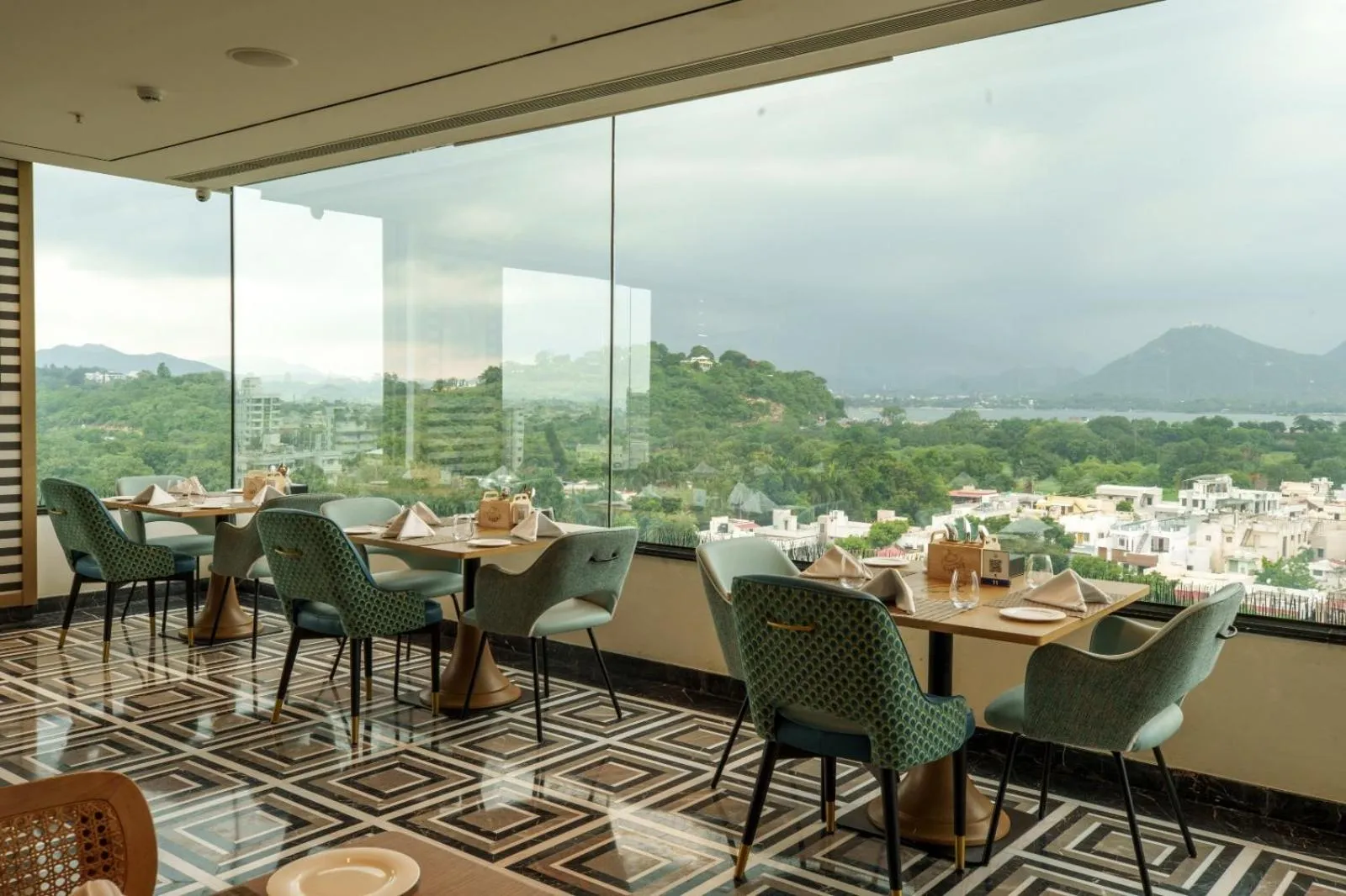 Restaurant/places to eat in Parallel Hotel Udaipur, a member of Radisson Individuals