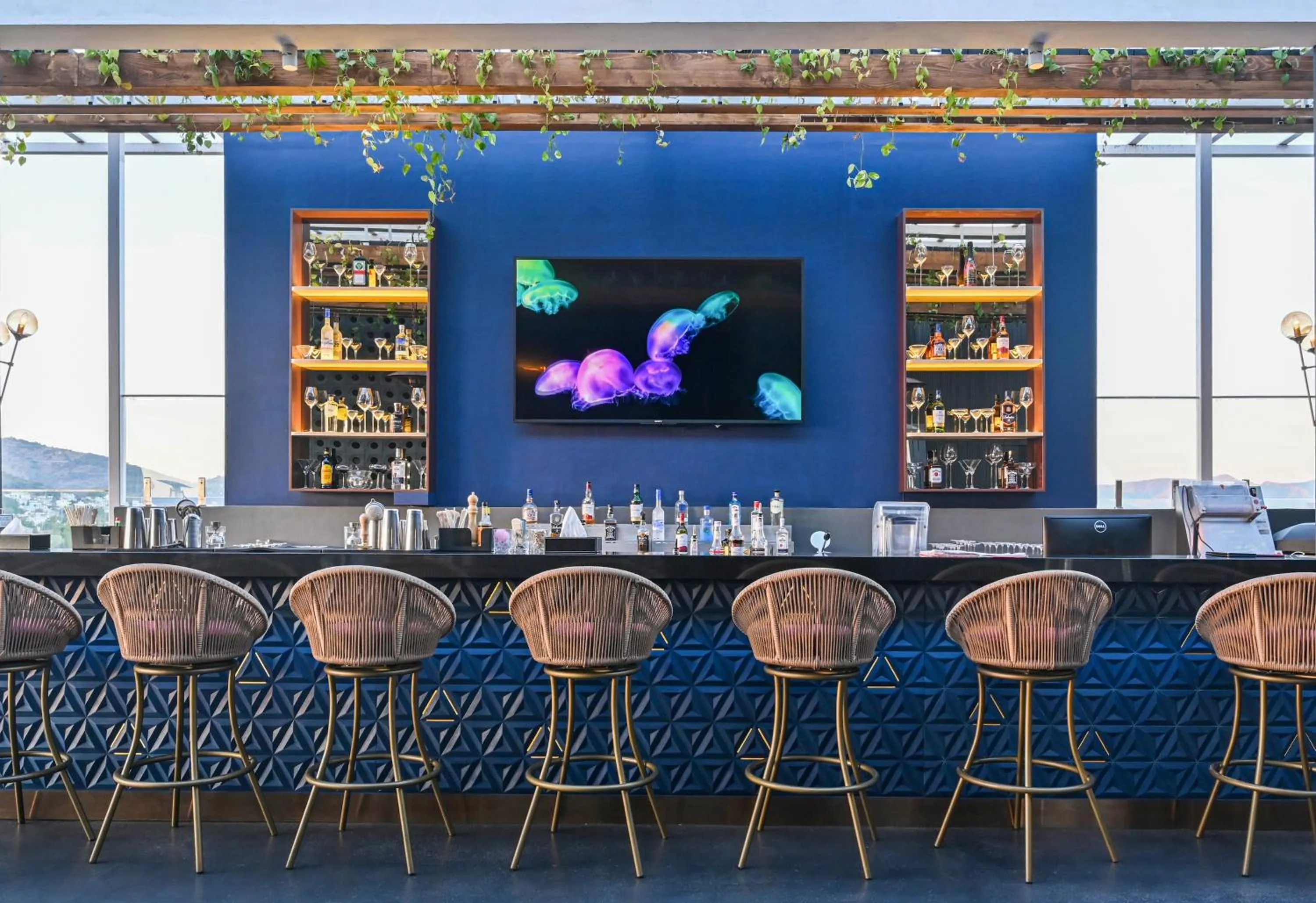 Lounge or bar in Parallel Hotel Udaipur, a member of Radisson Individuals