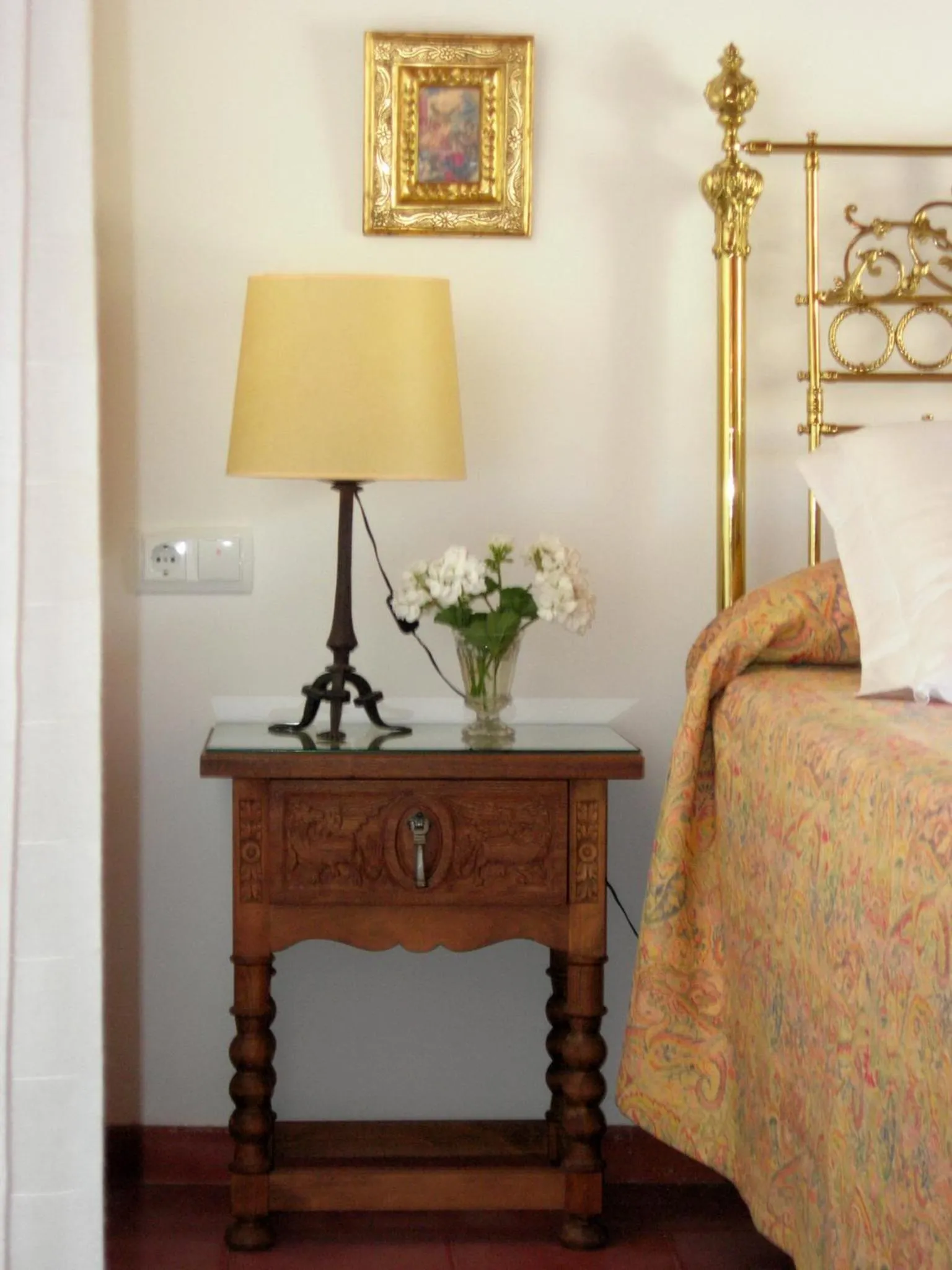 Decorative detail, Bed in Hotel Santa Isabel La Real