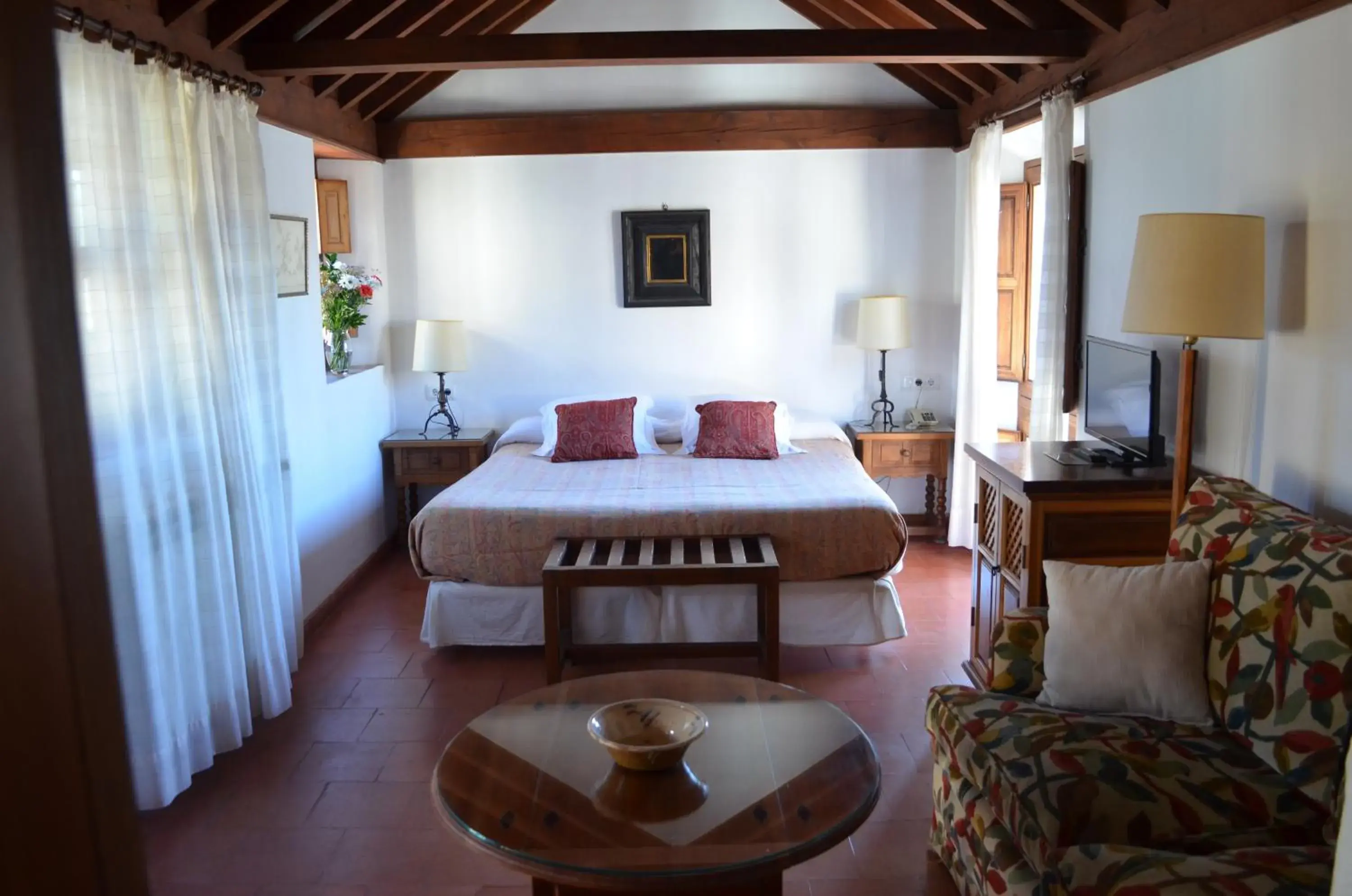 Area and facilities, Bed in Hotel Santa Isabel La Real Area and facilities, Bed in Hotel Santa Isabel La Real