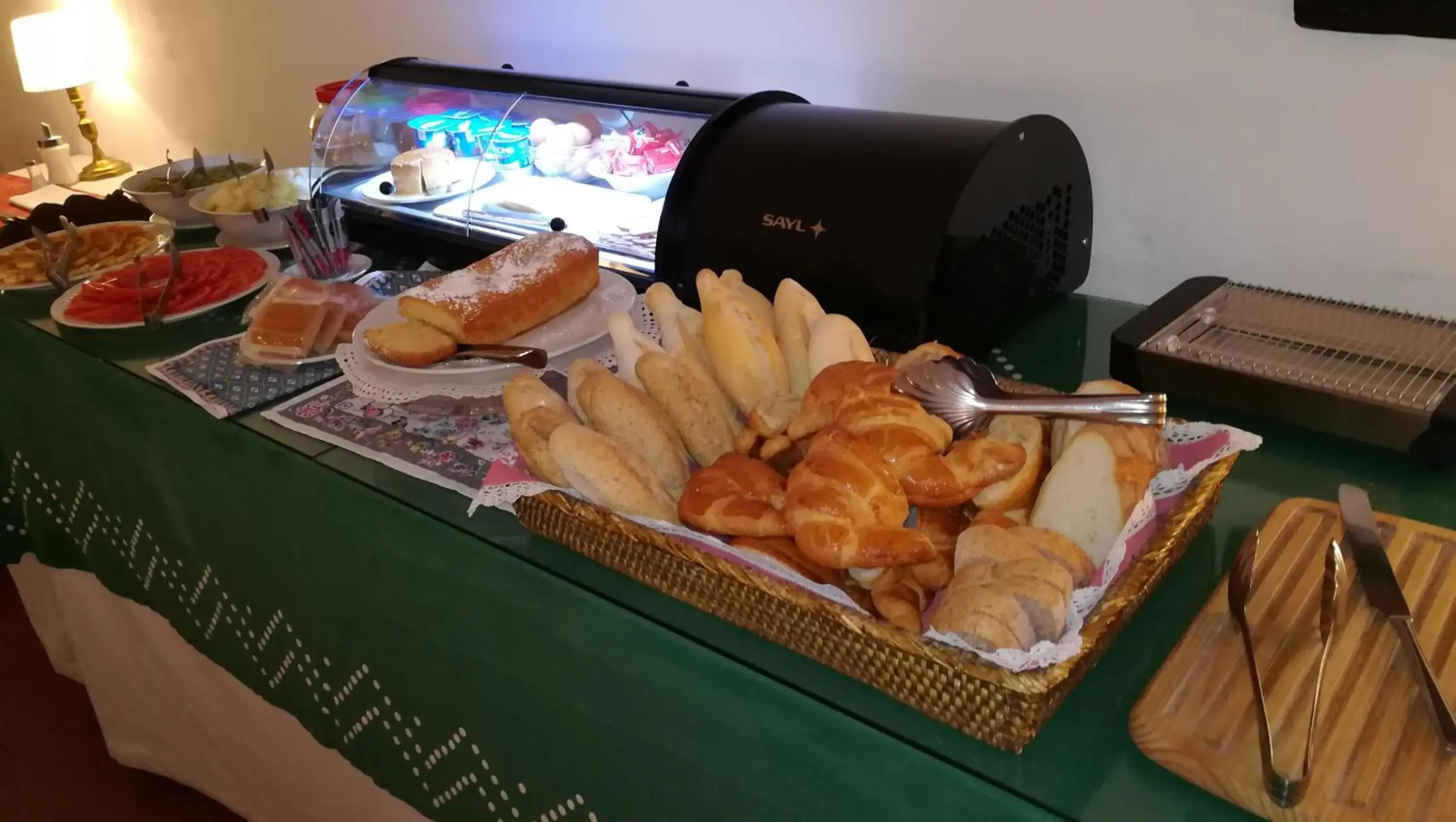 Food and drinks in Hotel Santa Isabel La Real Food and drinks in Hotel Santa Isabel La Real