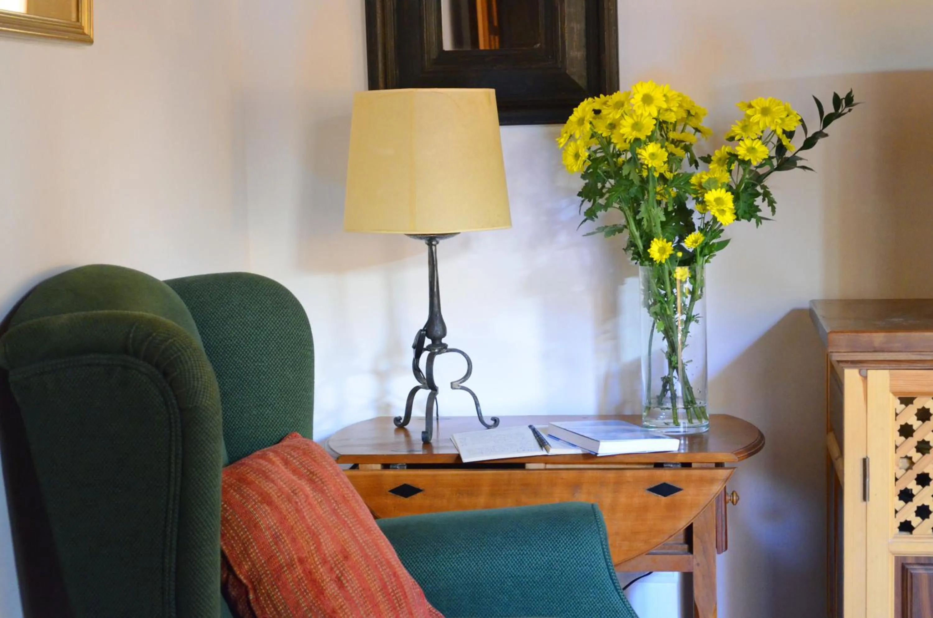 Seating area in Hotel Santa Isabel La Real