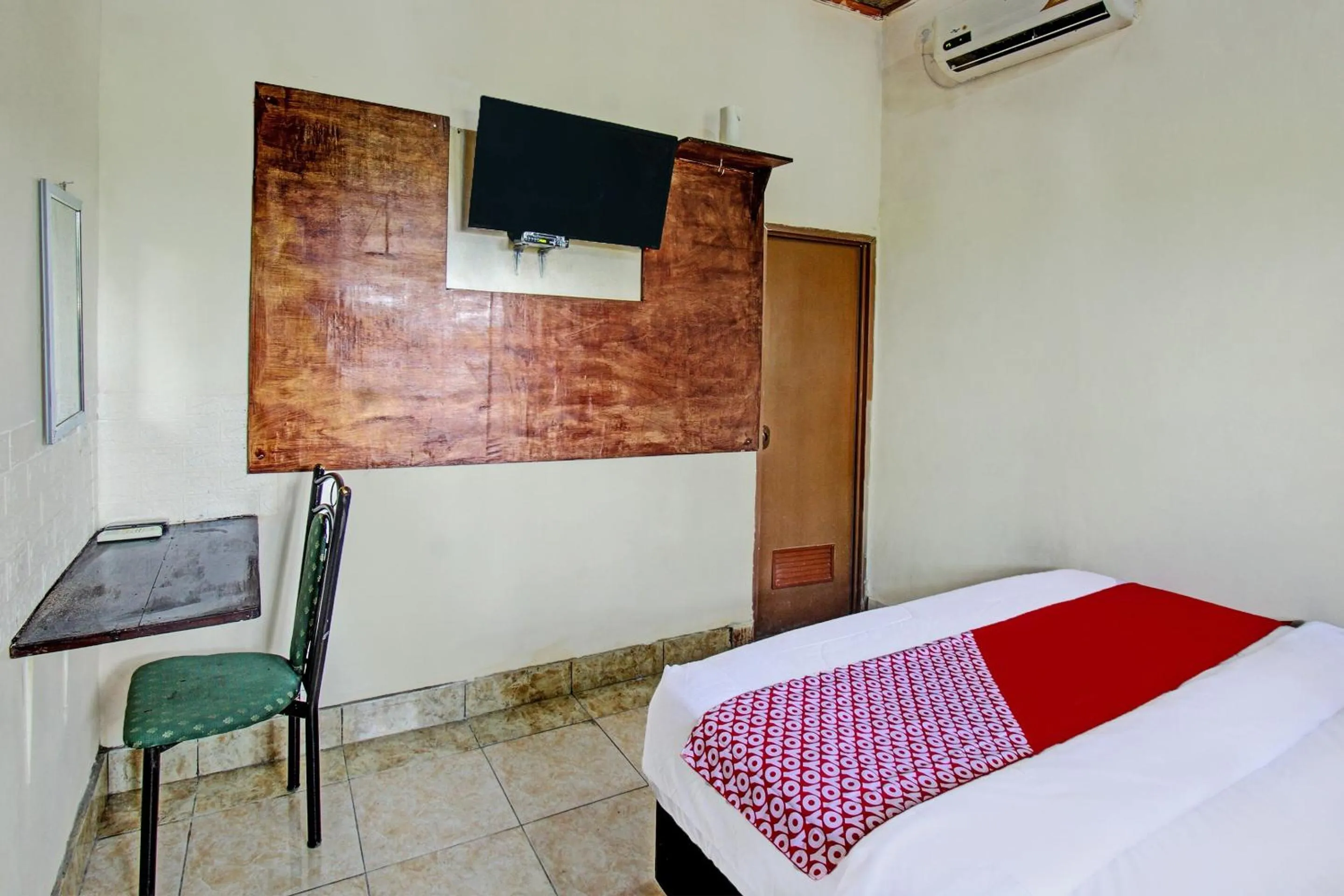 Bedroom, Bed in Hotel O Archi Homestay
