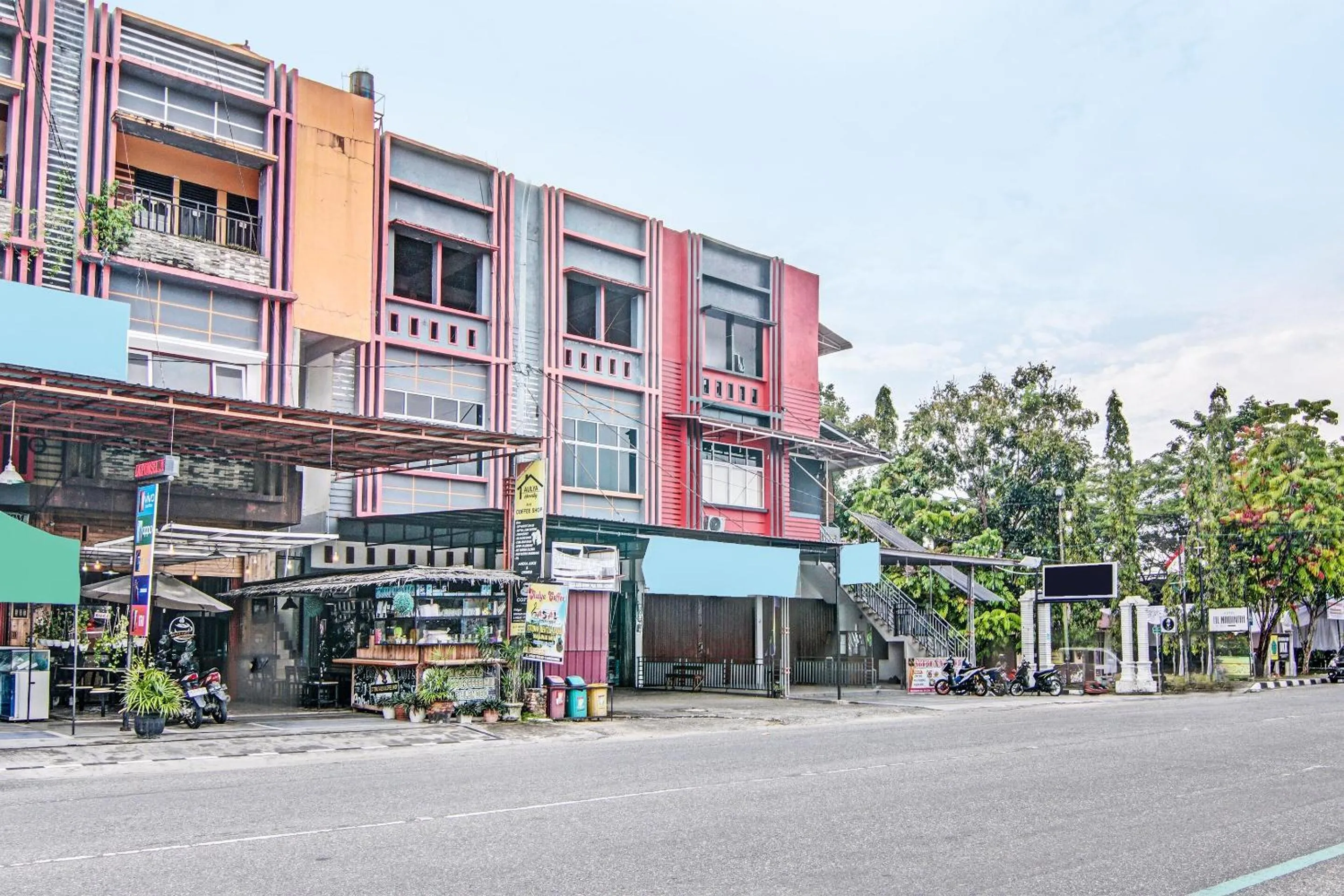 Facade/entrance in Hotel O Aulya Homestay Syariah Near Tuanku Tambusai Stadium