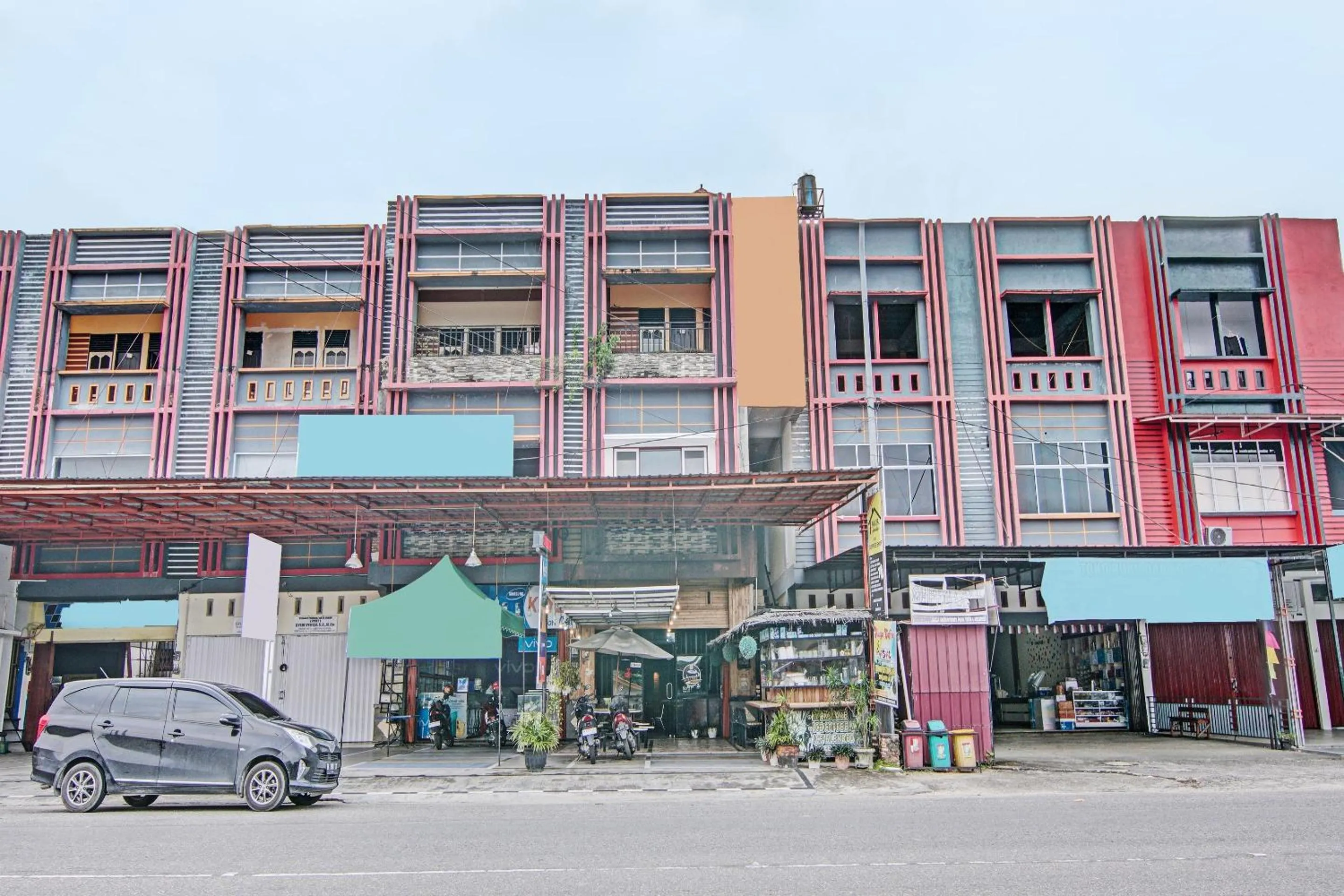 Facade/entrance in Hotel O Aulya Homestay Syariah Near Tuanku Tambusai Stadium