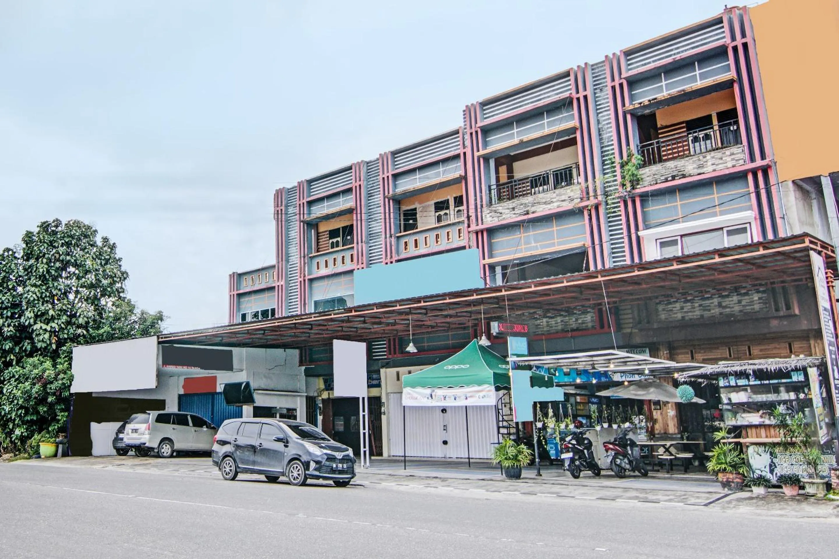 Facade/entrance in Hotel O Aulya Homestay Syariah Near Tuanku Tambusai Stadium