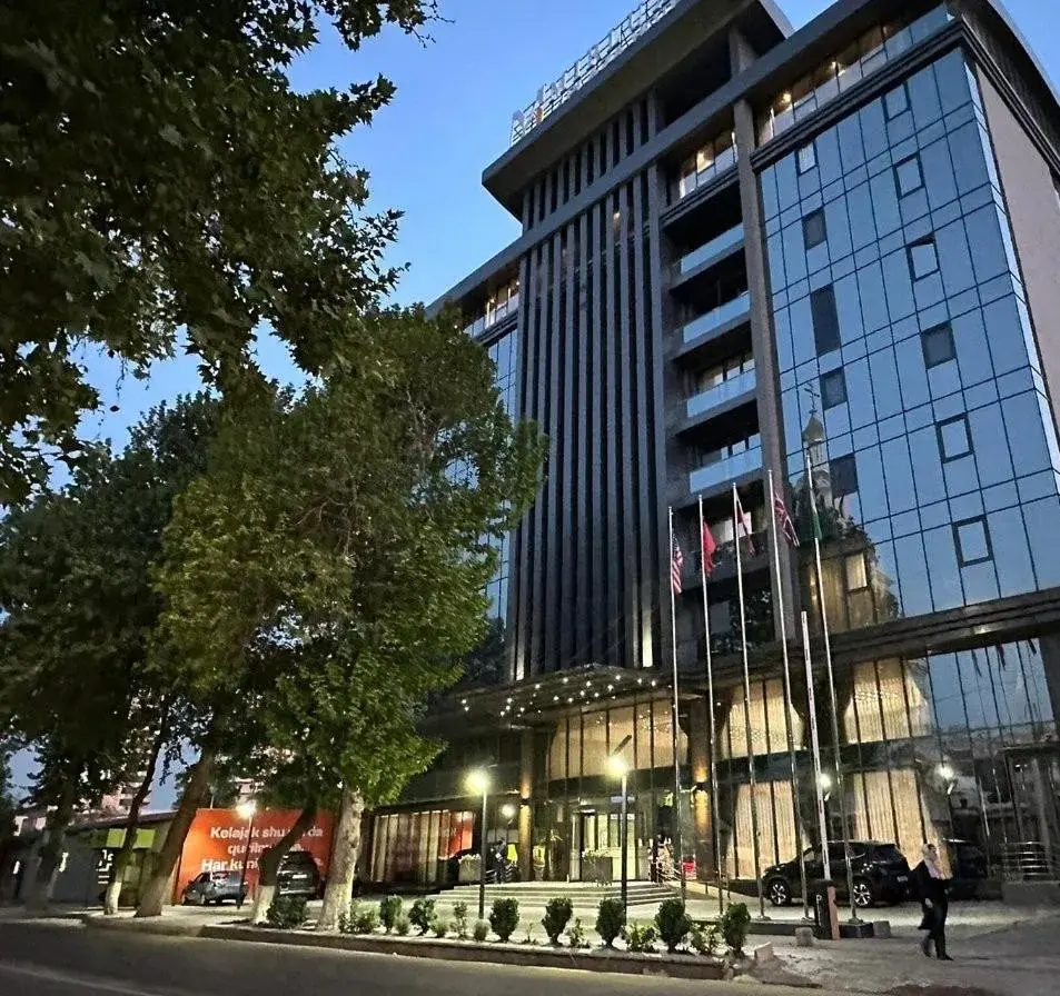 Property building in Mir Luxe Plaza Property building in Mir Luxe Plaza