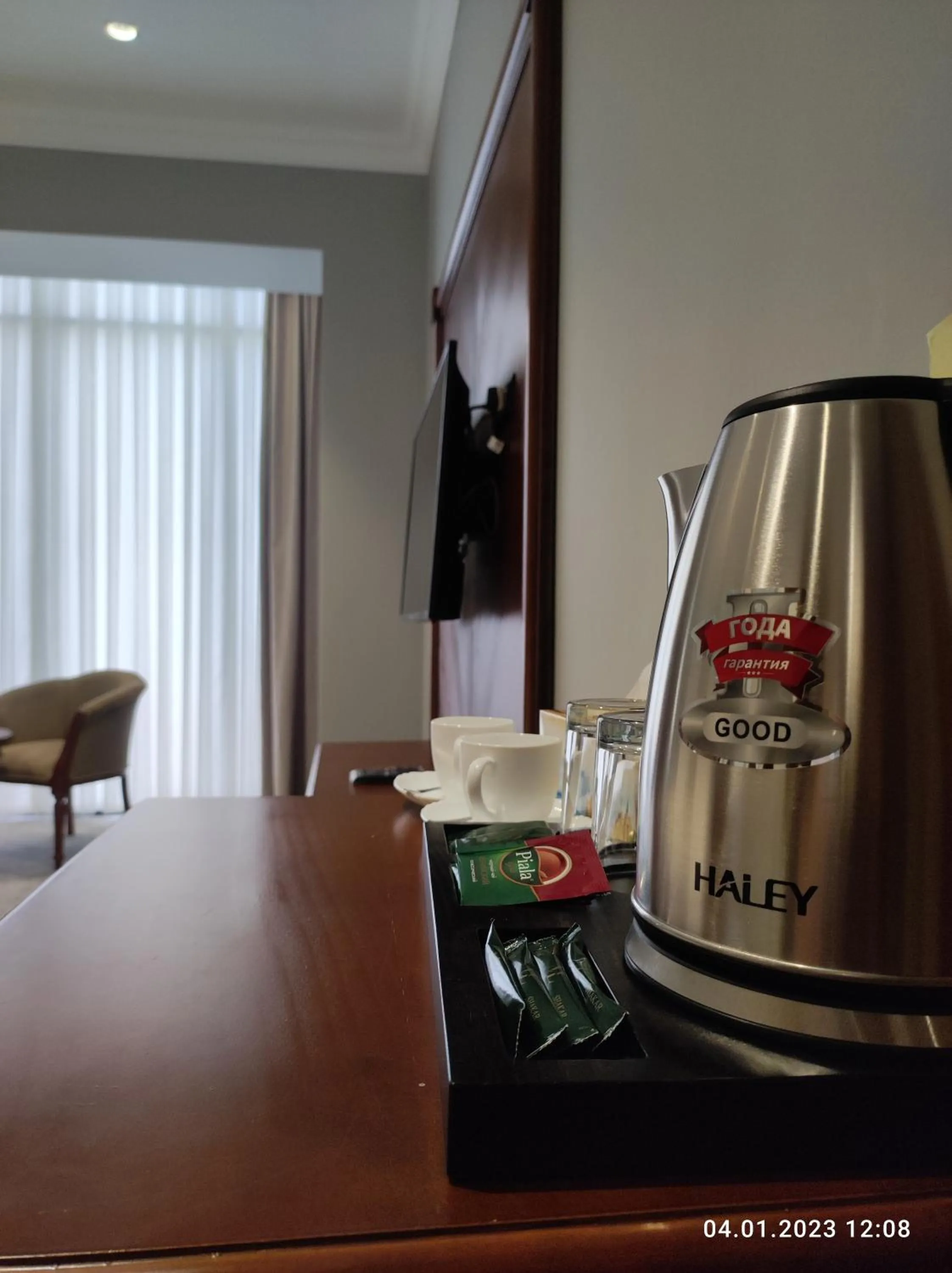 Coffee/tea facilities in Mir Luxe Plaza