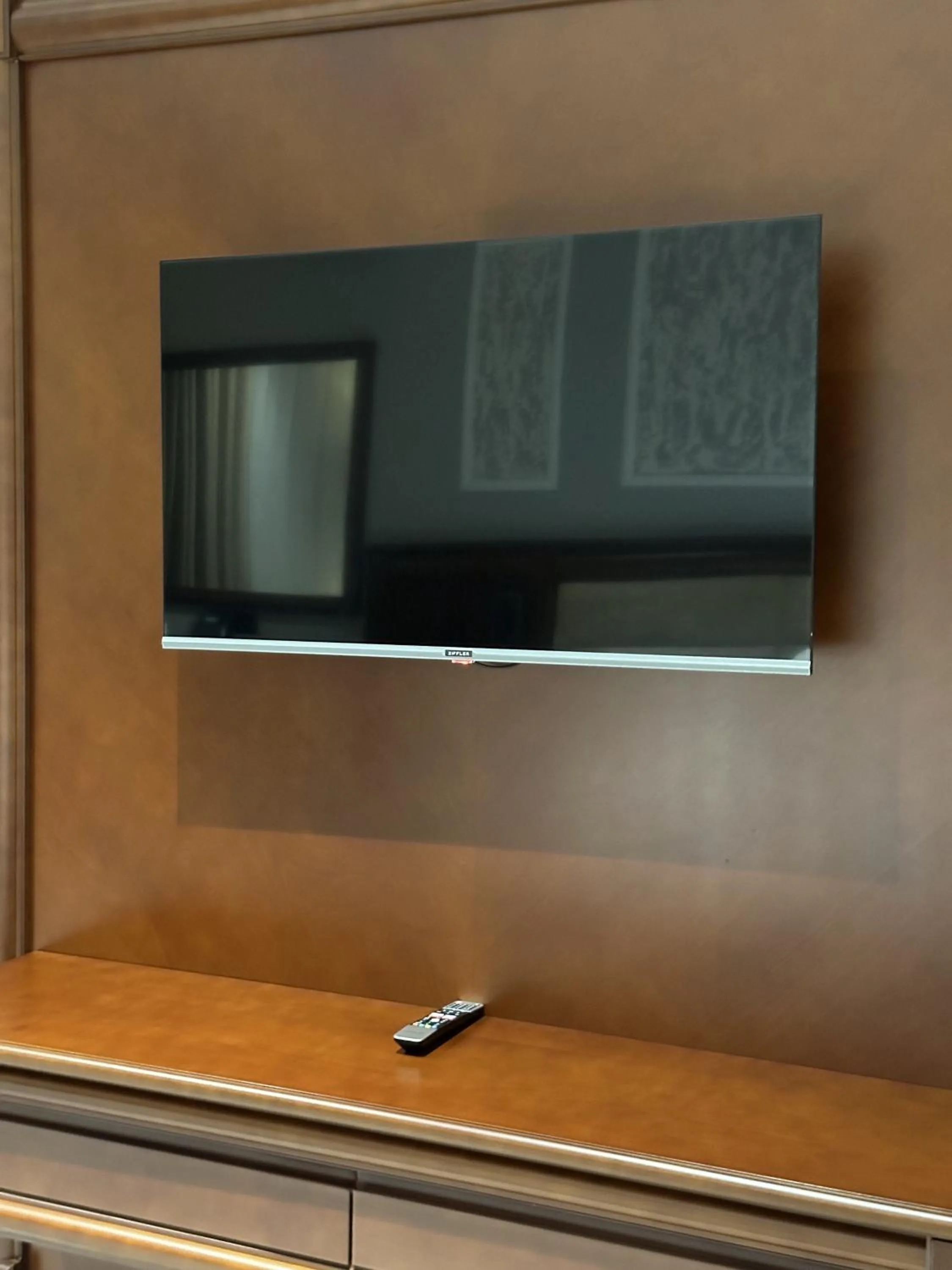 Decorative detail in Mir Luxe Plaza