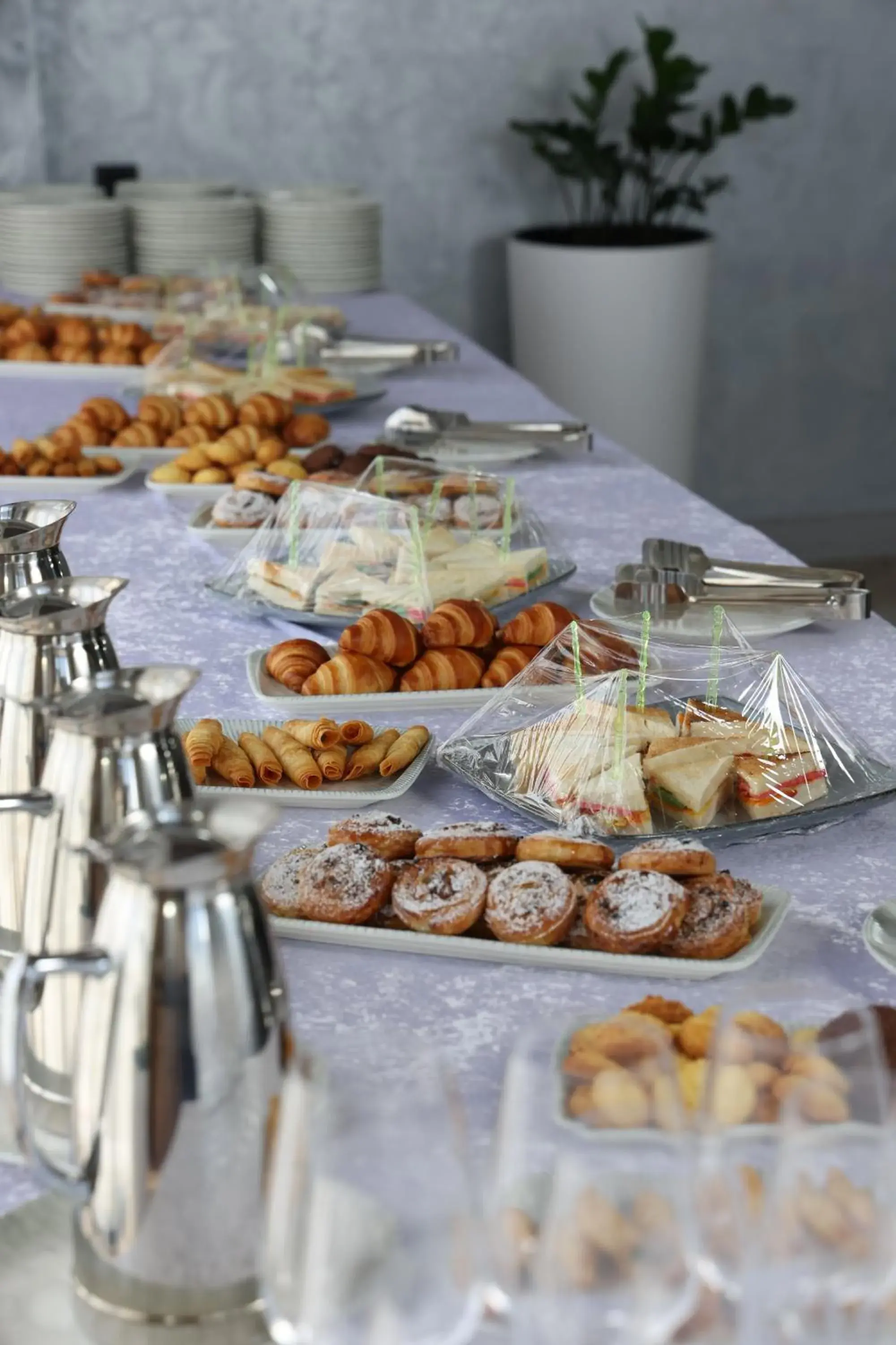 Restaurant/places to eat in Mir Luxe Plaza Restaurant/places to eat in Mir Luxe Plaza