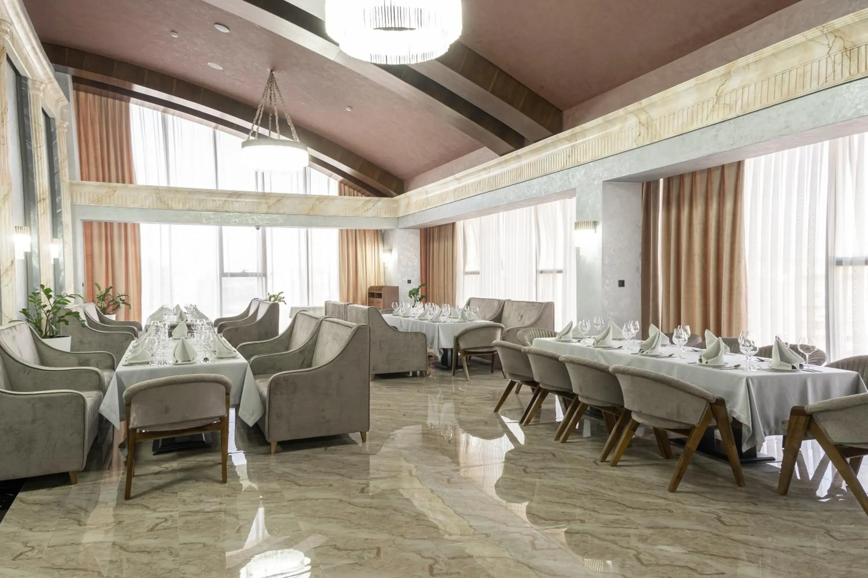 Restaurant/places to eat in Mir Luxe Plaza Restaurant/places to eat in Mir Luxe Plaza