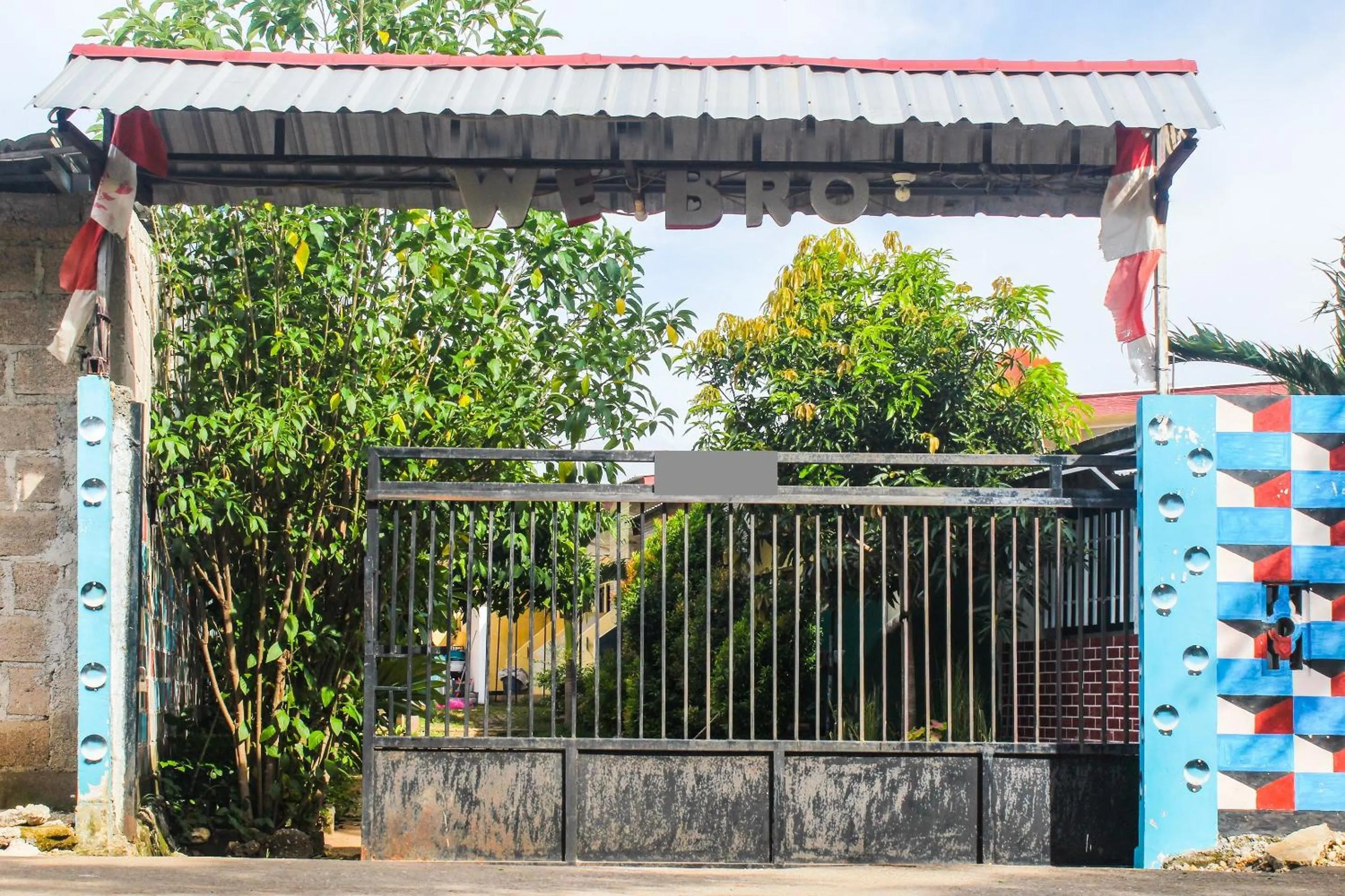 Facade/entrance in Hotel O We Bro Kost