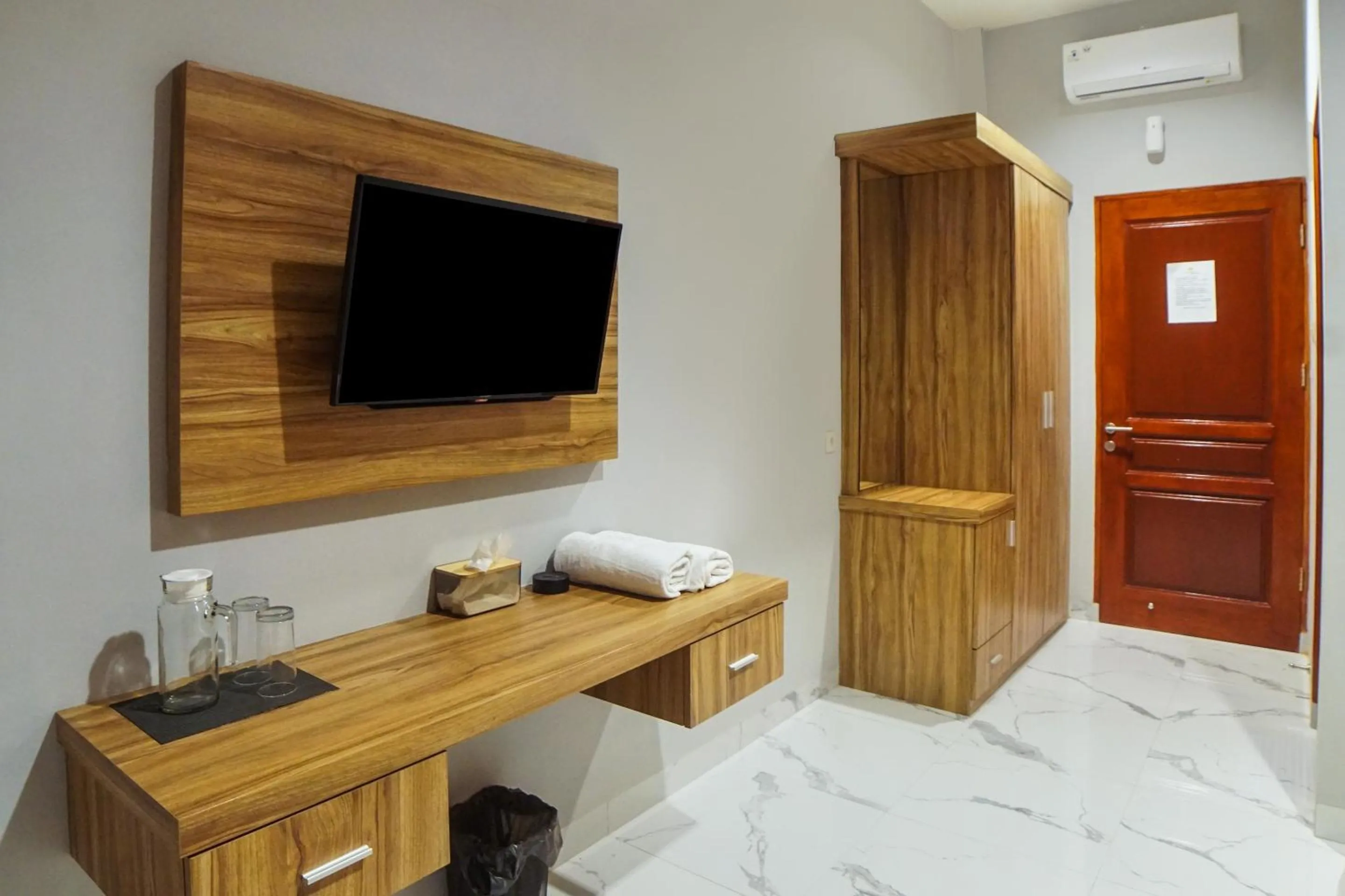 Bedroom in SUPER OYO Capital O 92066 Papakoel Hotel & Cafe