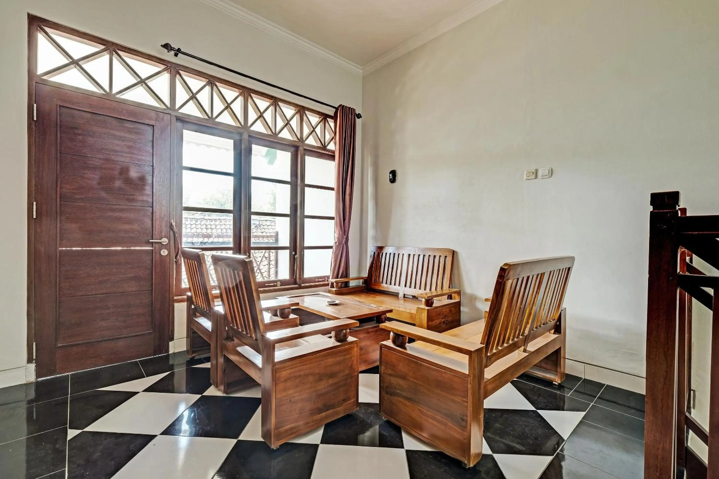 Lobby or reception in Hotel O Sekar Gadung Homestay Syariah