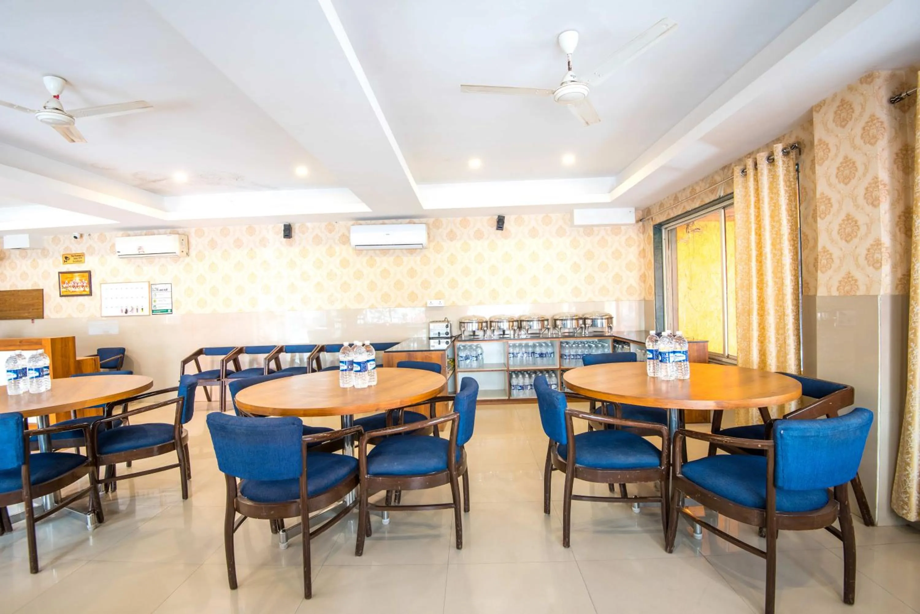 Restaurant/places to eat in Treebo Empire Executive, Hinjewadi