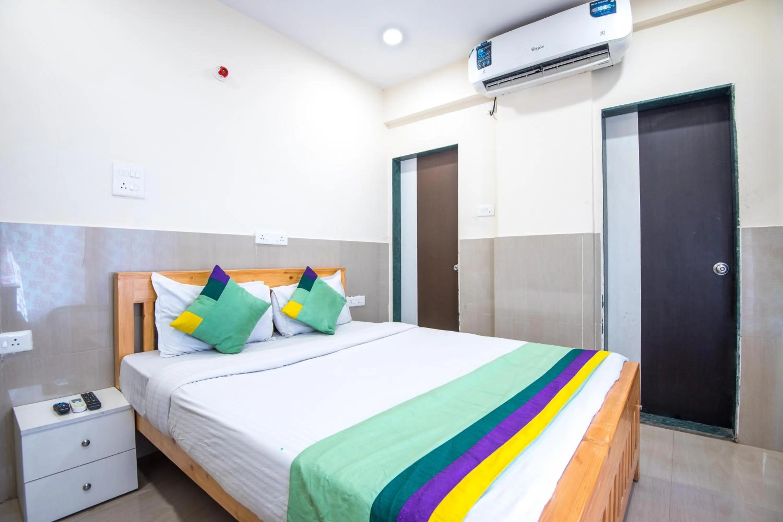 Bedroom, Bed in Treebo Empire Executive, Hinjewadi