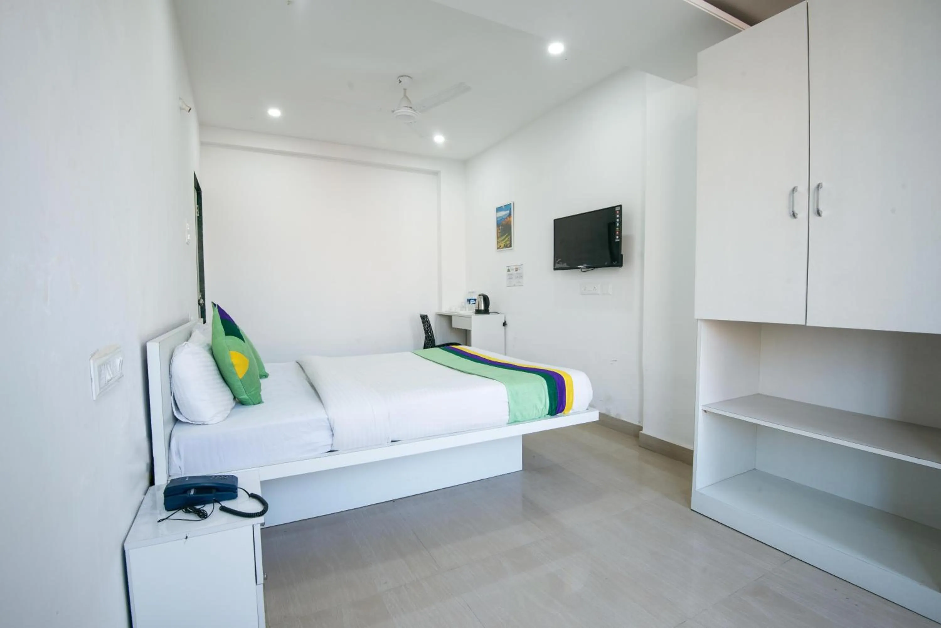 Bedroom, Bed in Treebo Empire Executive, Hinjewadi