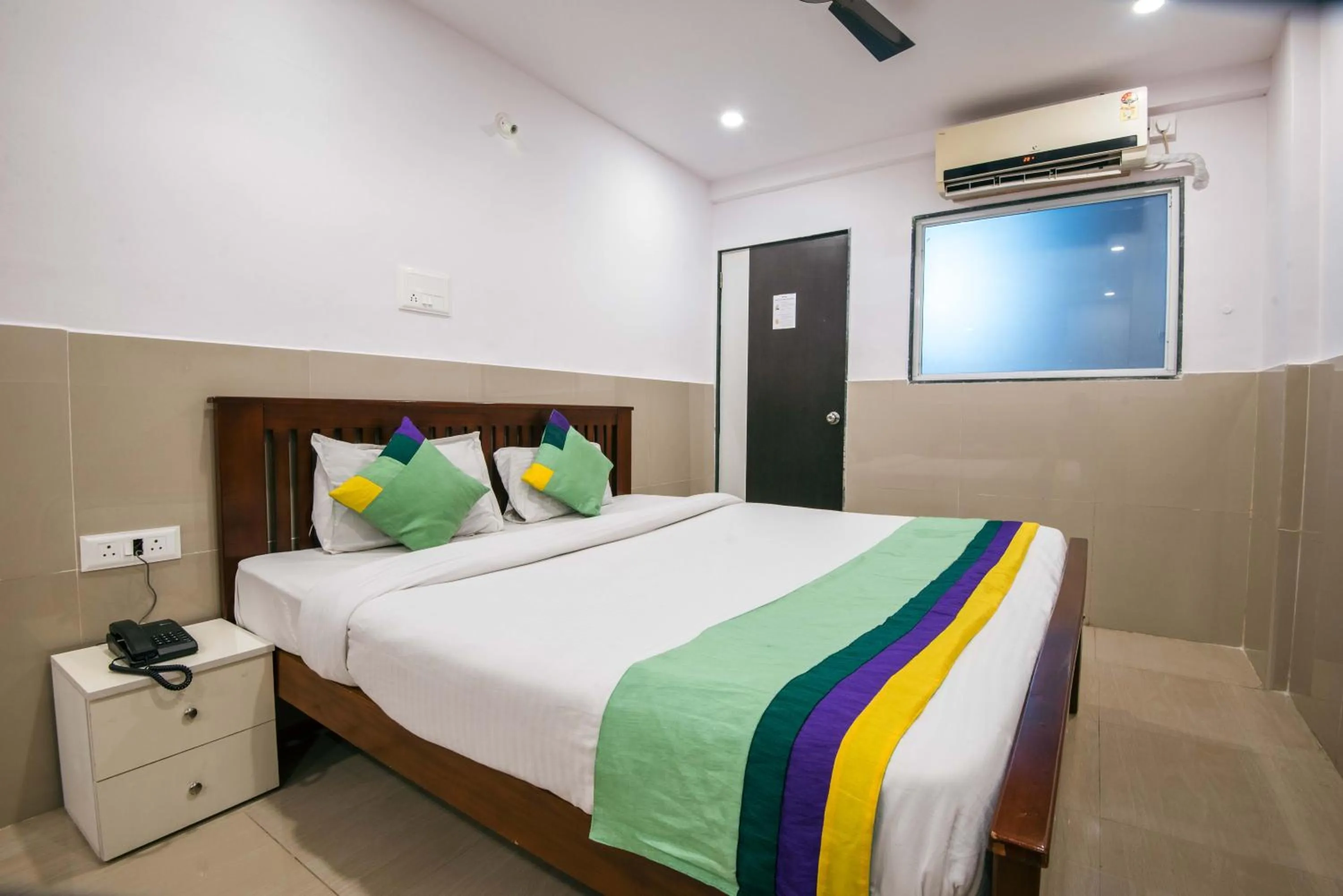 Bedroom, Bed in Treebo Empire Executive, Hinjewadi