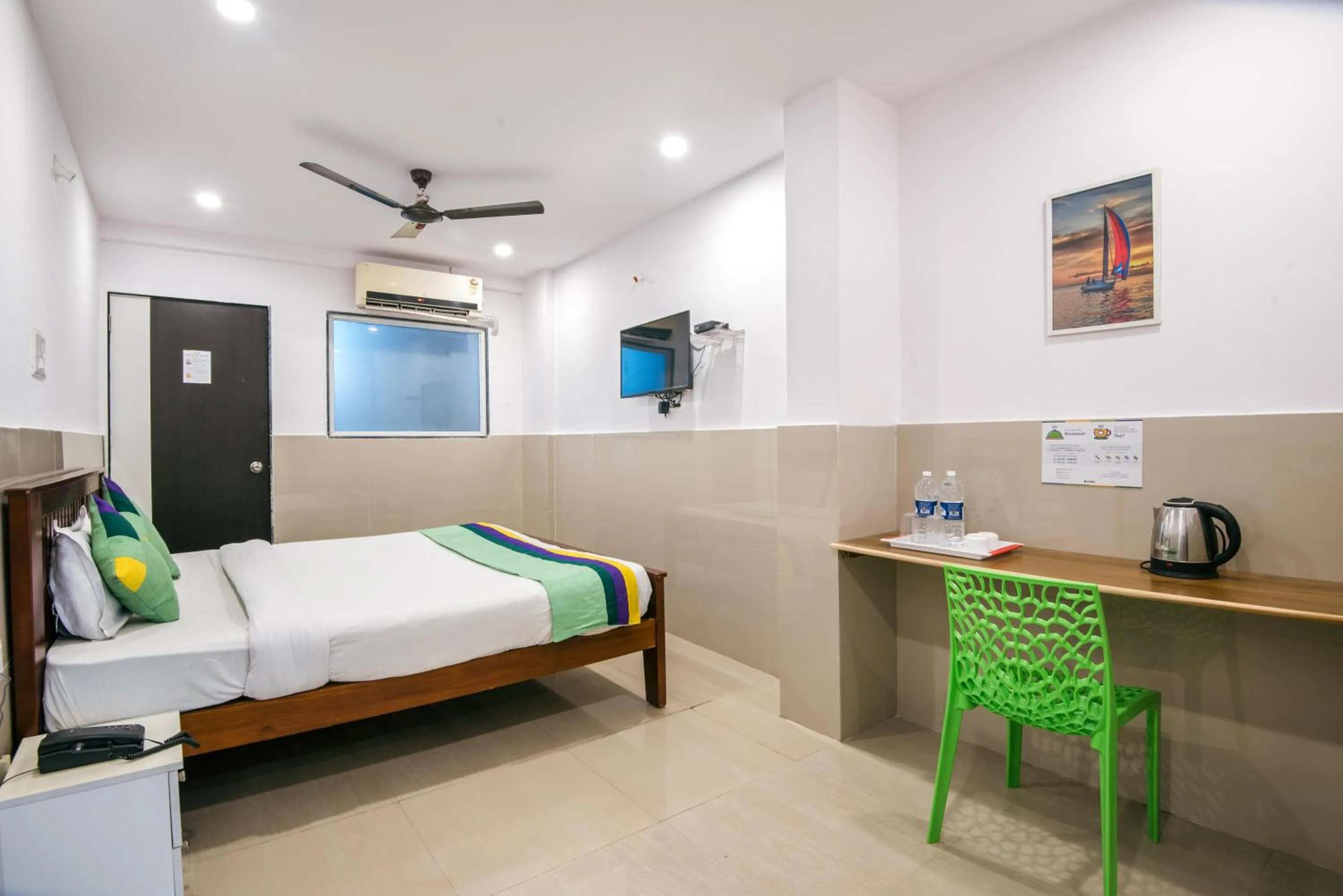 Bedroom, Bed in Treebo Empire Executive, Hinjewadi