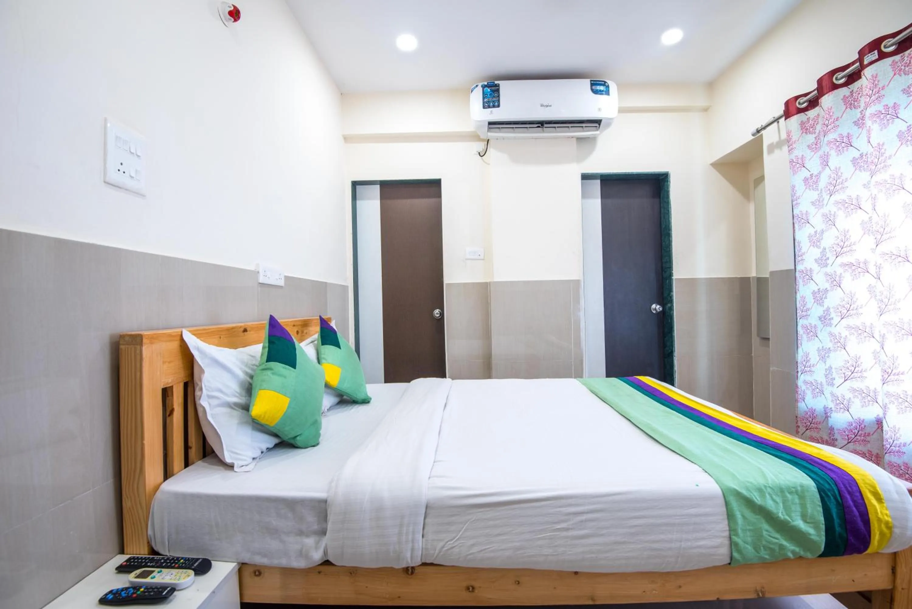 Bedroom, Bed in Treebo Empire Executive, Hinjewadi