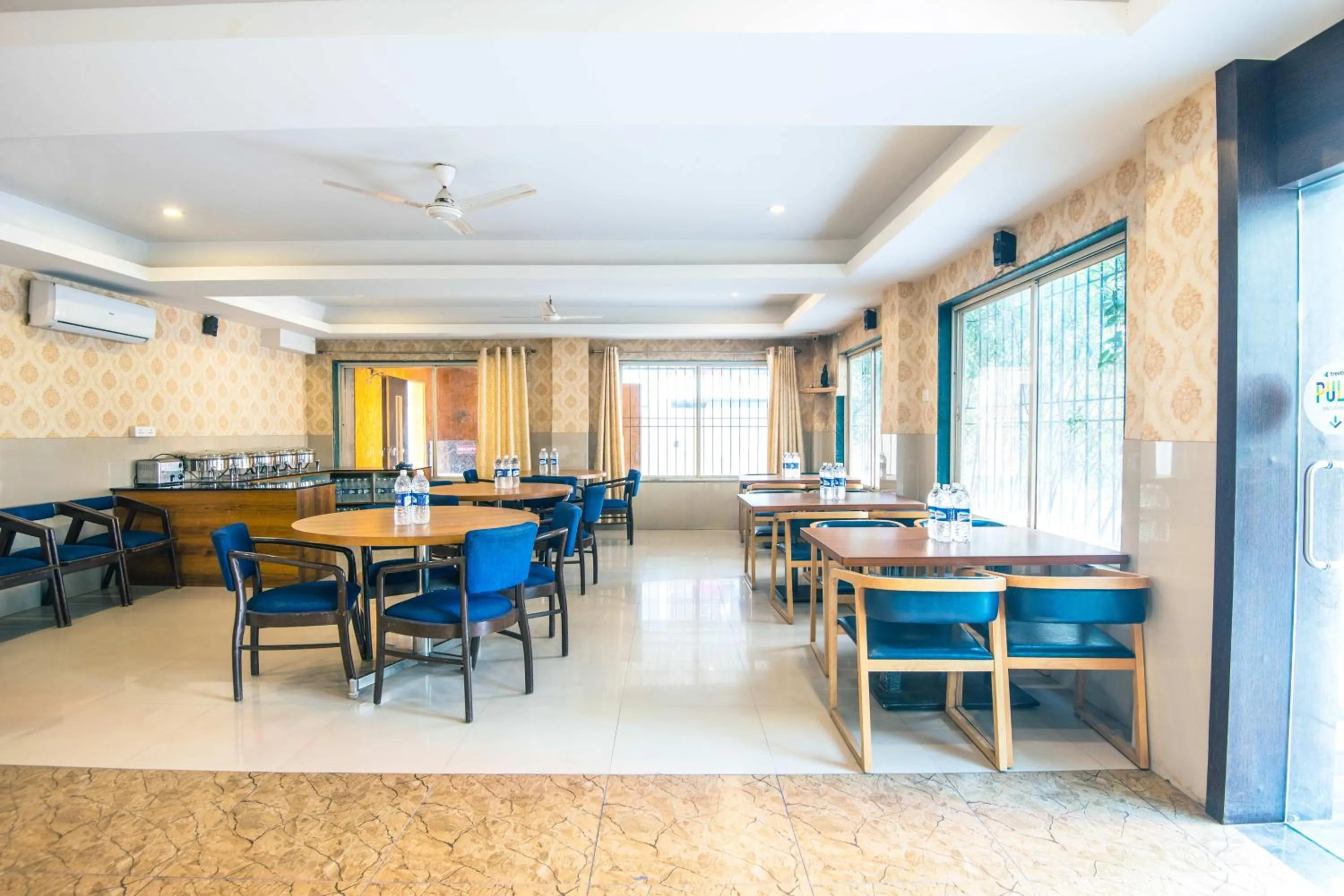 Restaurant/places to eat in Treebo Empire Executive, Hinjewadi
