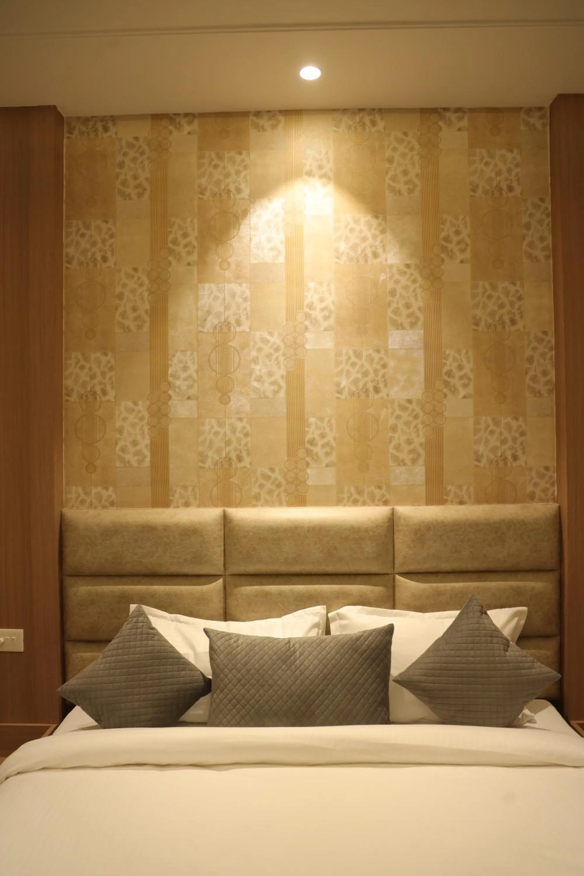 Bed in Hotel Crown Savoy, Near Railway Station & GURU NANAK DEV UNIVERSITY