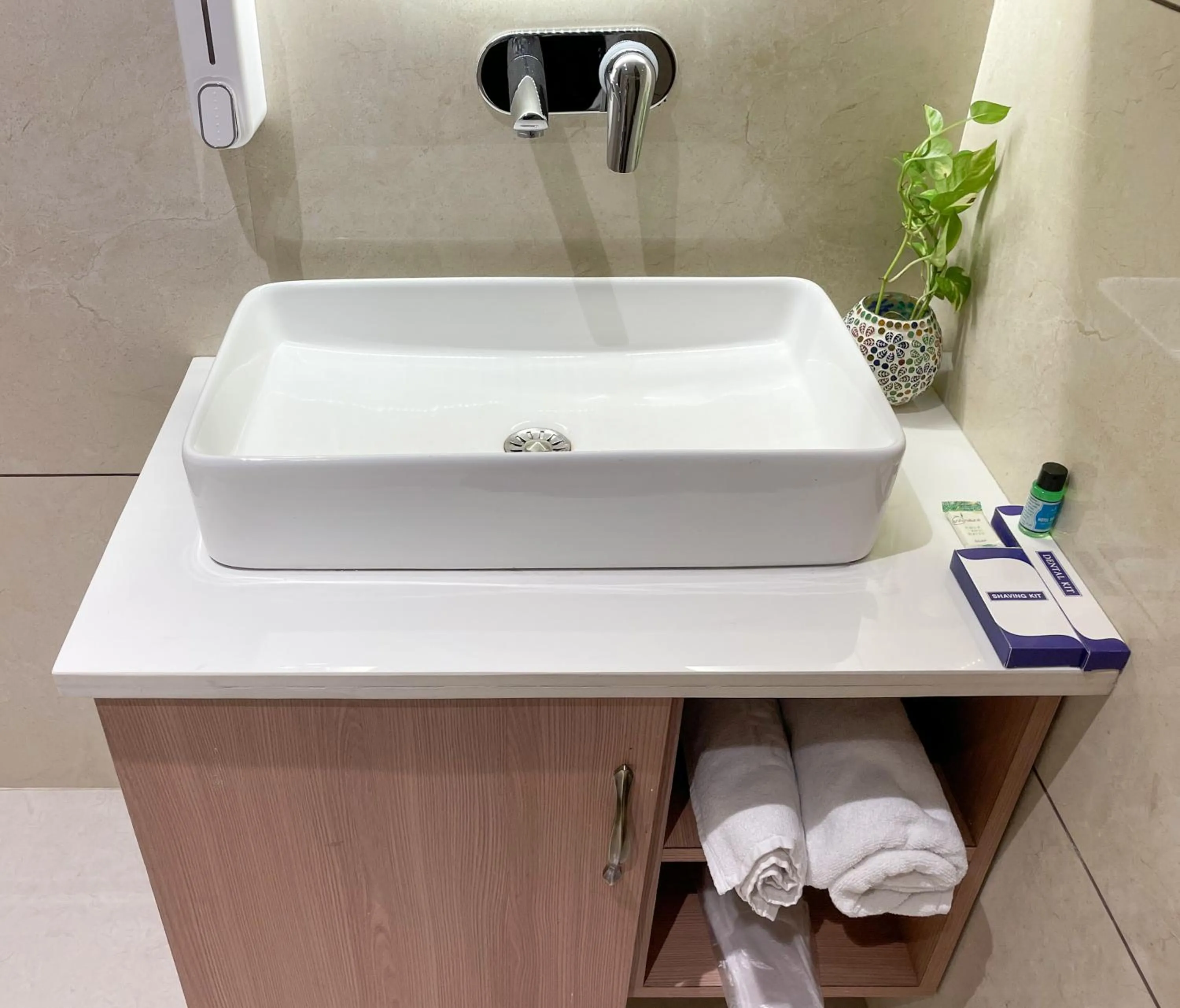 Bathroom in Hotel Crown Savoy, Near Railway Station & GURU NANAK DEV UNIVERSITY