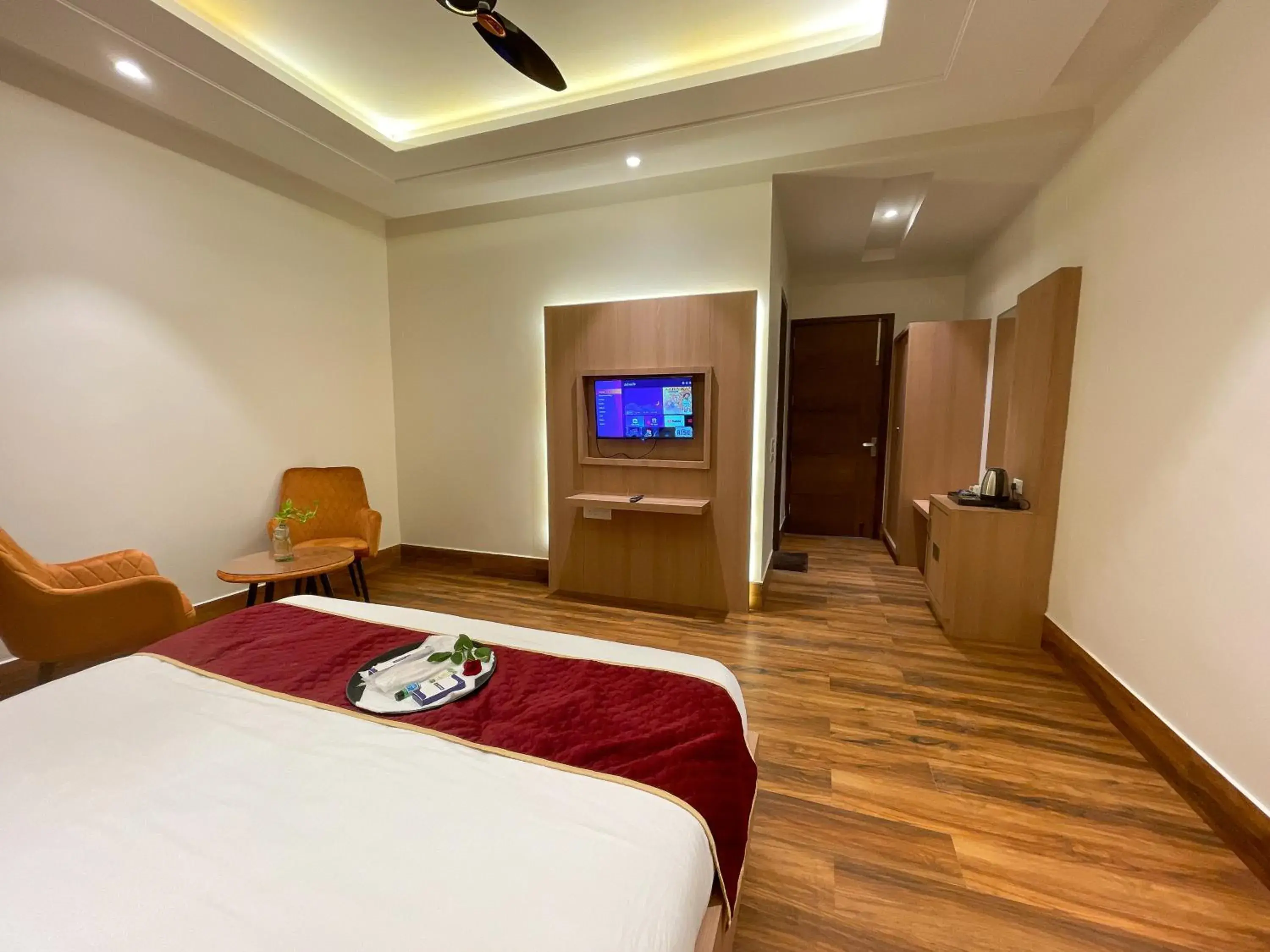 Superior King Room - single occupancy in Hotel Crown Savoy, Near Railway Station & GURU NANAK DEV UNIVERSITY Superior King Room - single occupancy in Hotel Crown Savoy, Near Railway Station & GURU NANAK DEV UNIVERSITY