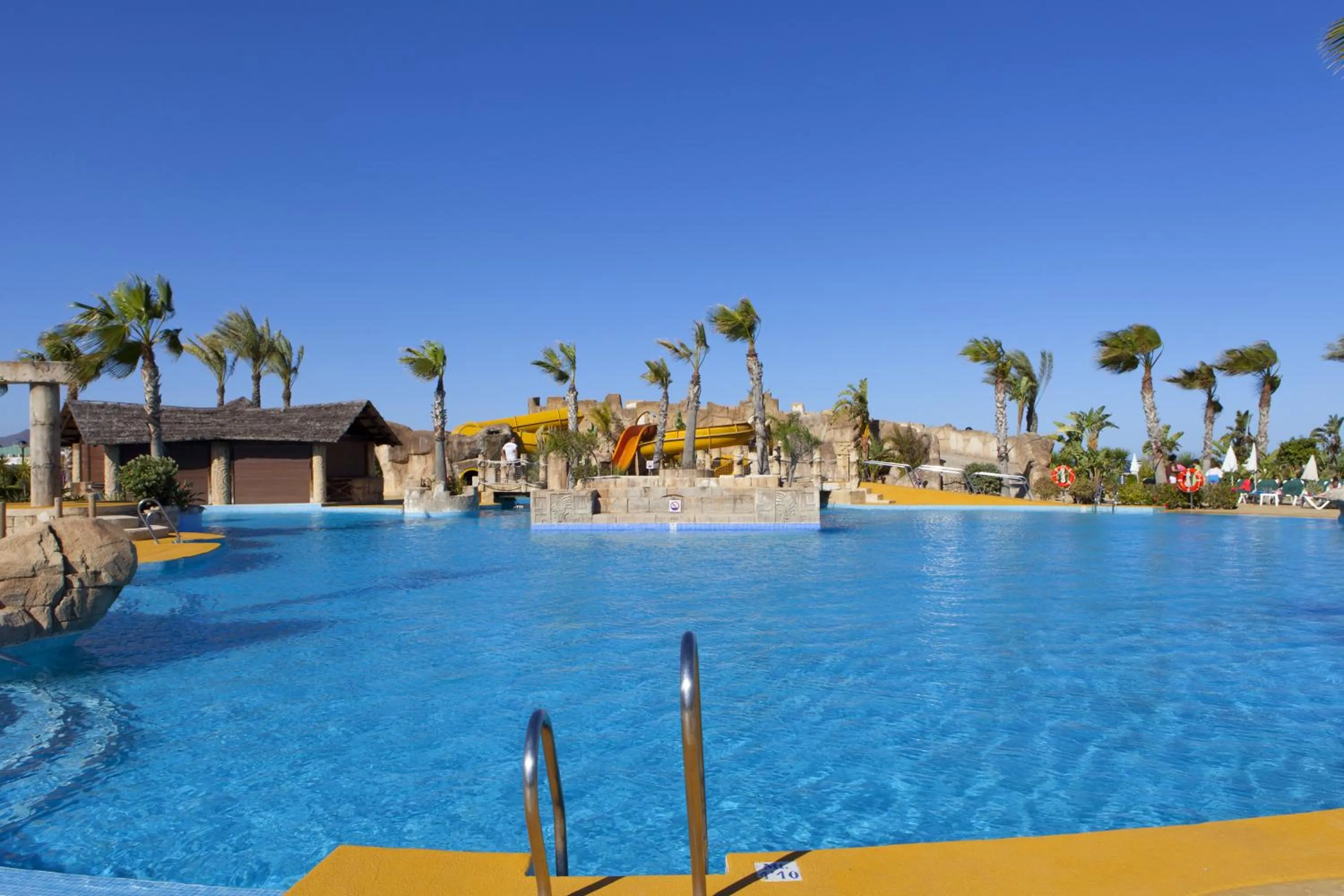 Swimming pool in Playazimbali