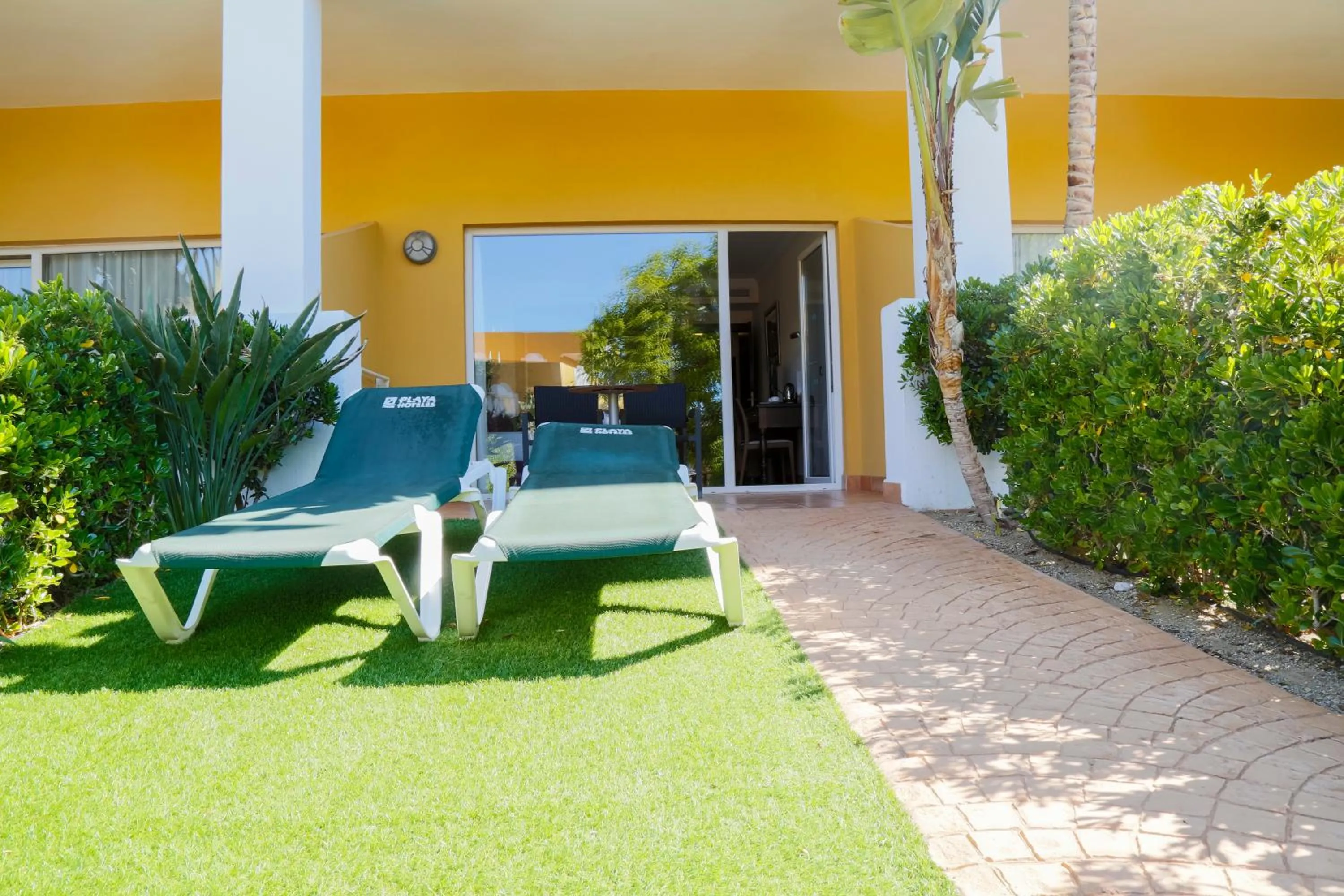 Garden view in Playazimbali