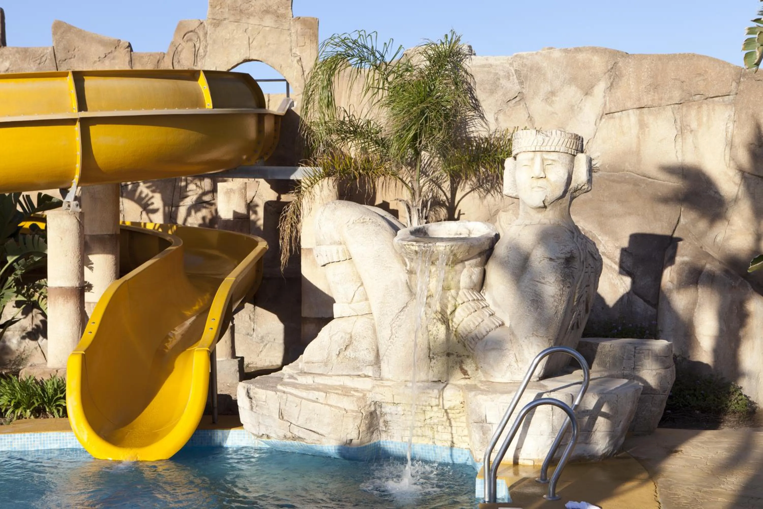 Swimming pool in Playazimbali