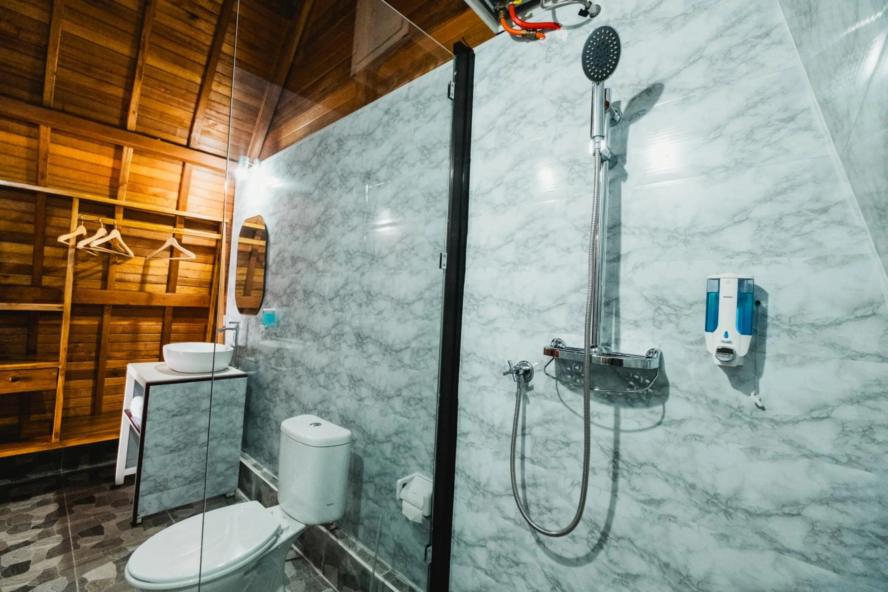 Shower in The Polumb Garden Bedugul