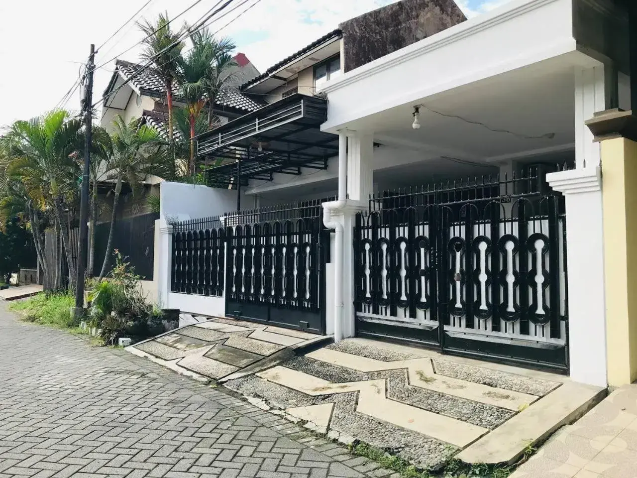 Property building in Dehome near Pakuwon Mall Property building in Dehome near Pakuwon Mall