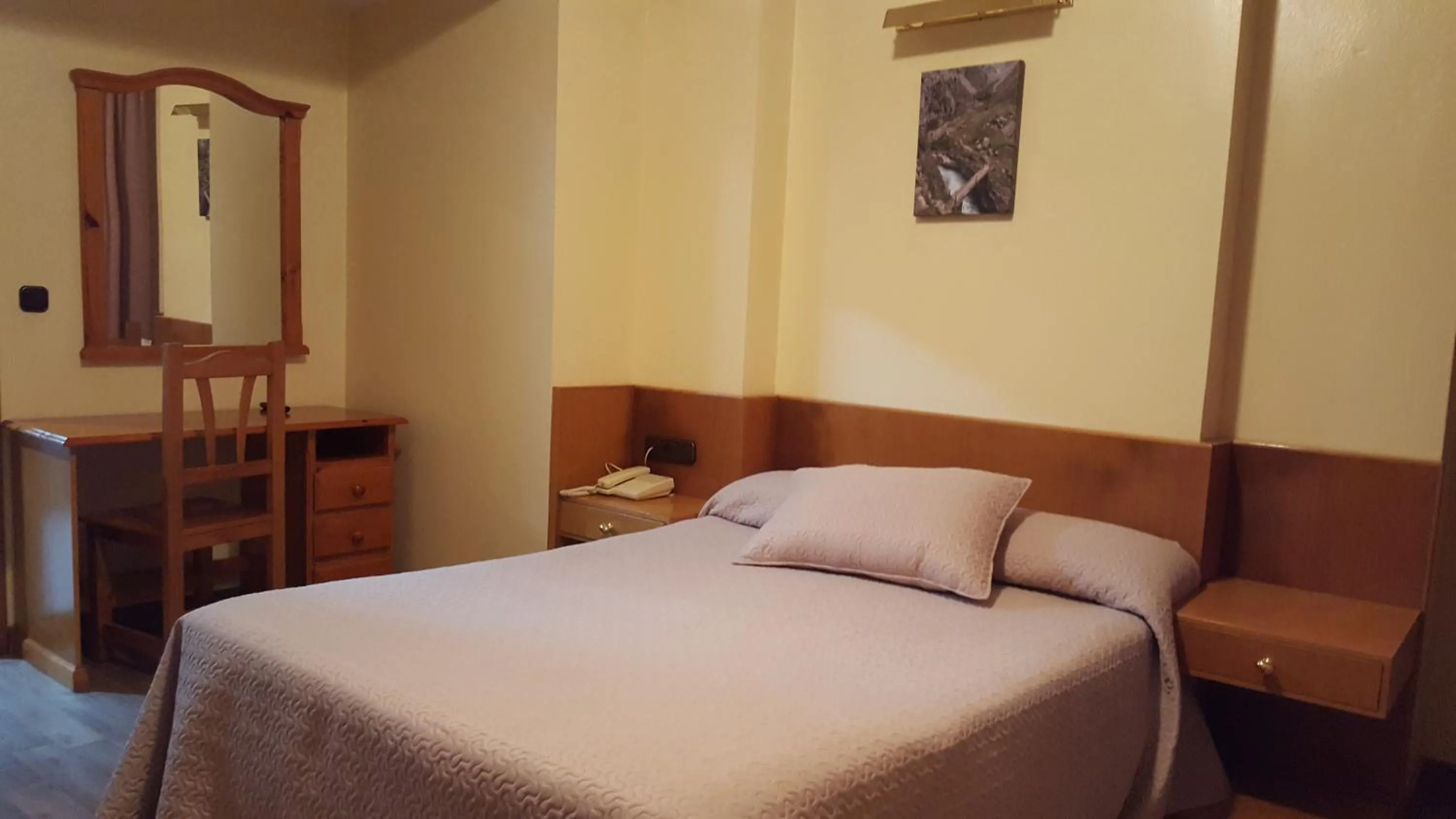 Photo of the whole room, Bed in Hotel Naranjo De Bulnes