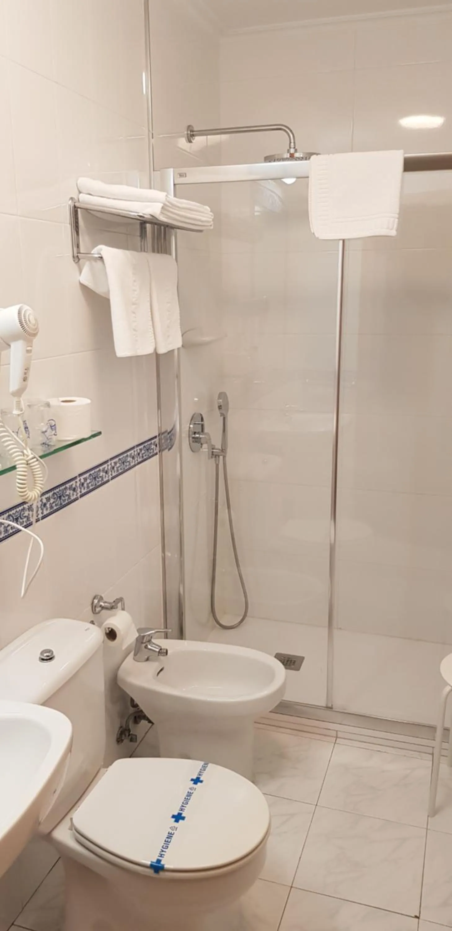 Bathroom in Hotel Naranjo De Bulnes