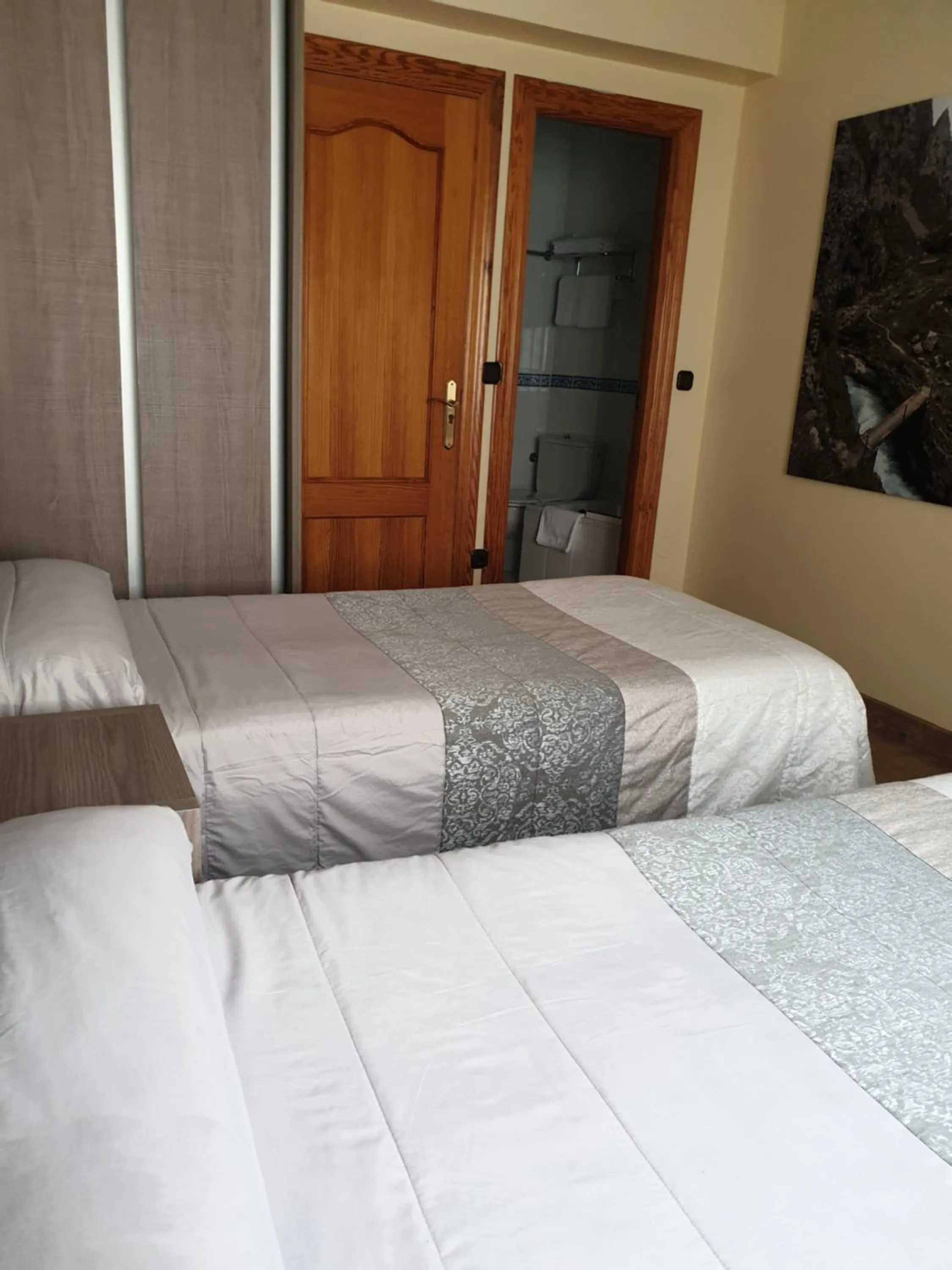 Photo of the whole room, Bed in Hotel Naranjo De Bulnes