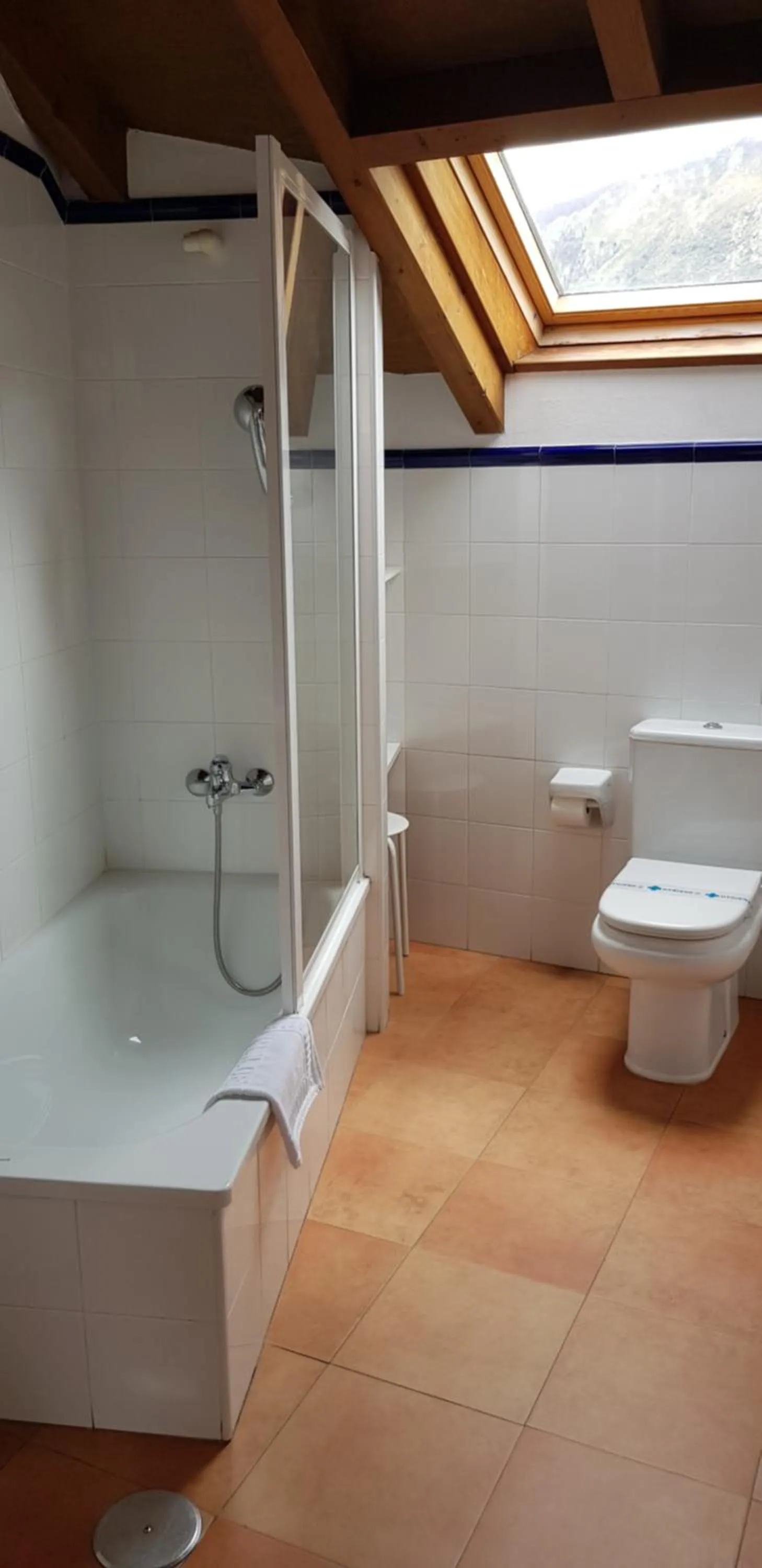 Bathroom in Hotel Naranjo De Bulnes