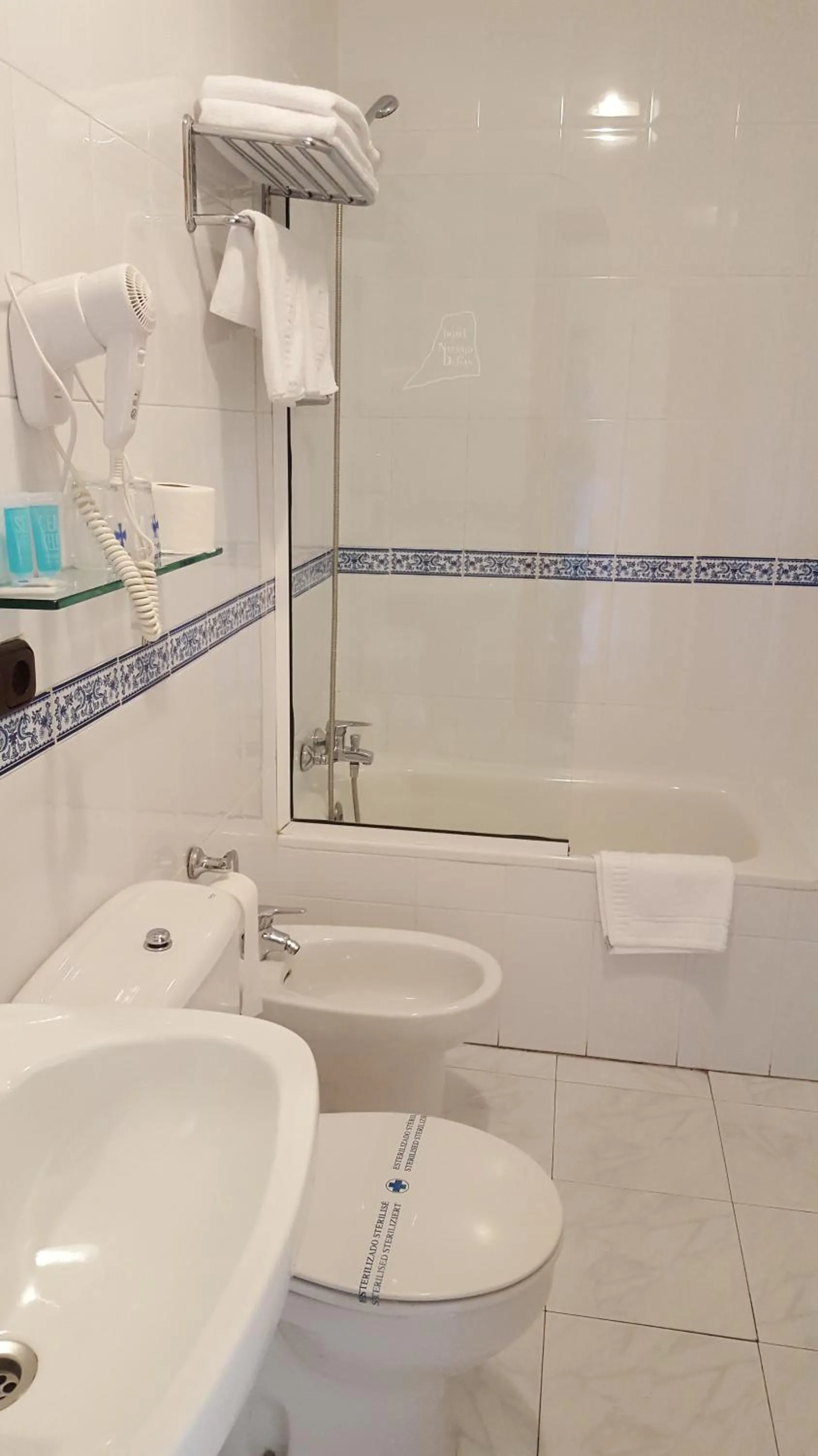 Bathroom in Hotel Naranjo De Bulnes