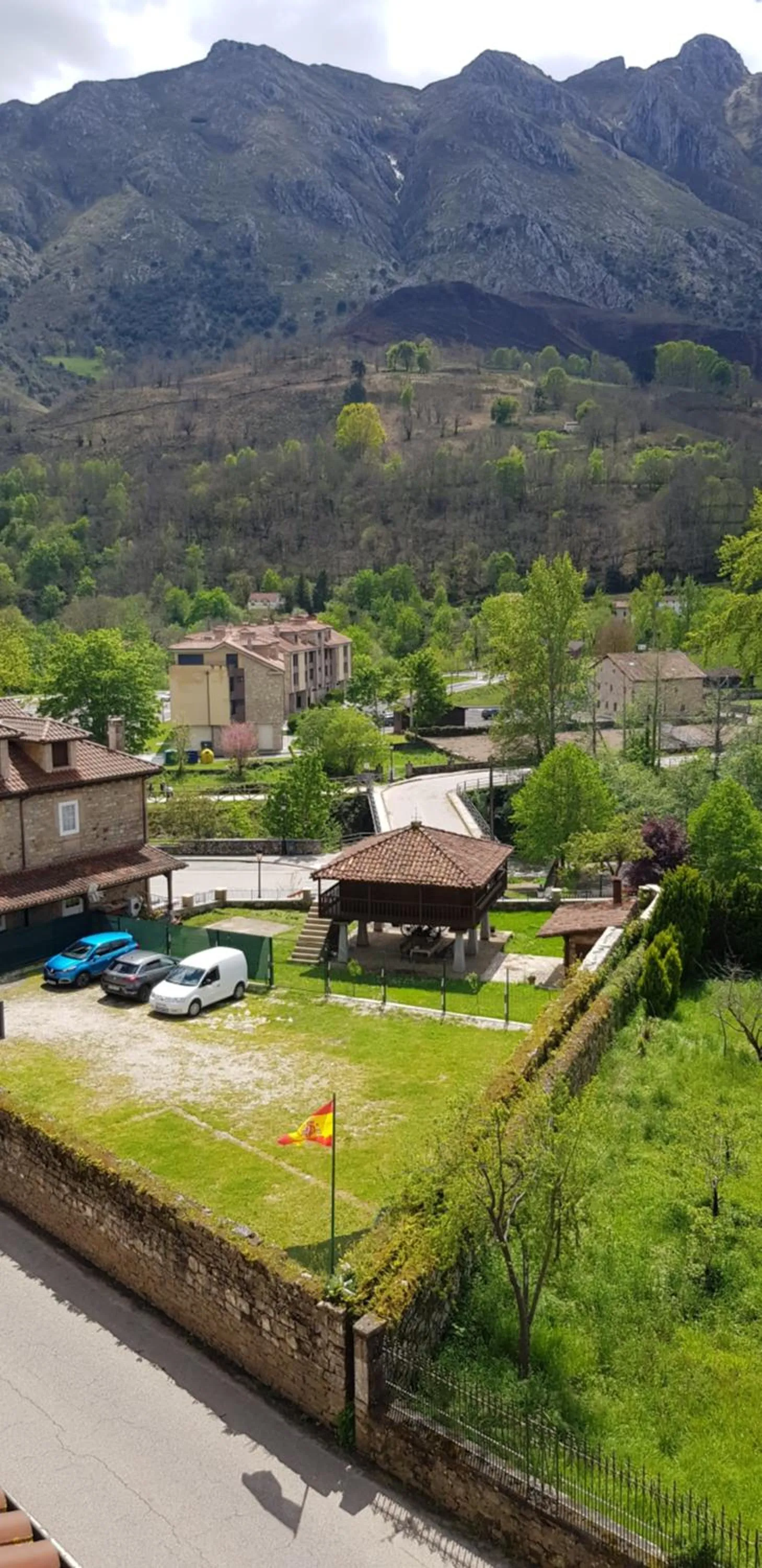 Mountain view in Hotel Naranjo De Bulnes